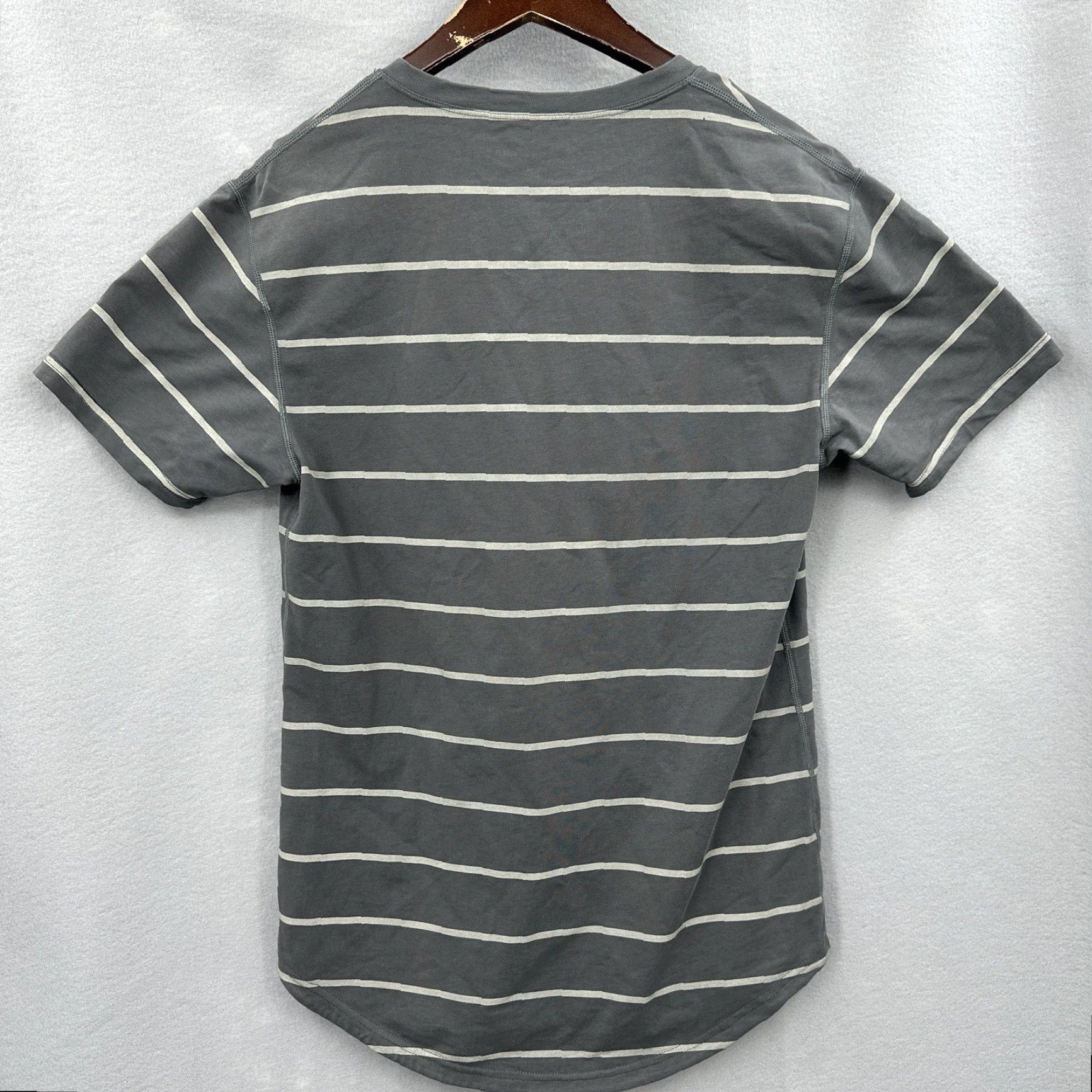 Vintage BYLT Drop Shirt Lux Men Small V Neck Gray Striped Short Sleeve T-Shirt Size US S / EU 44-46 / 1 - 4 Thumbnail
