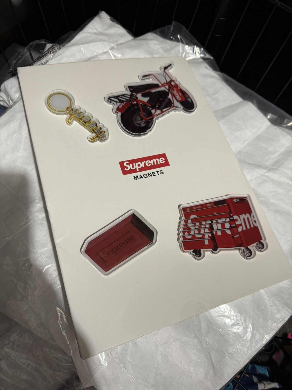Supreme Supreme Magnets Size ONE SIZE - 1 Thumbnail