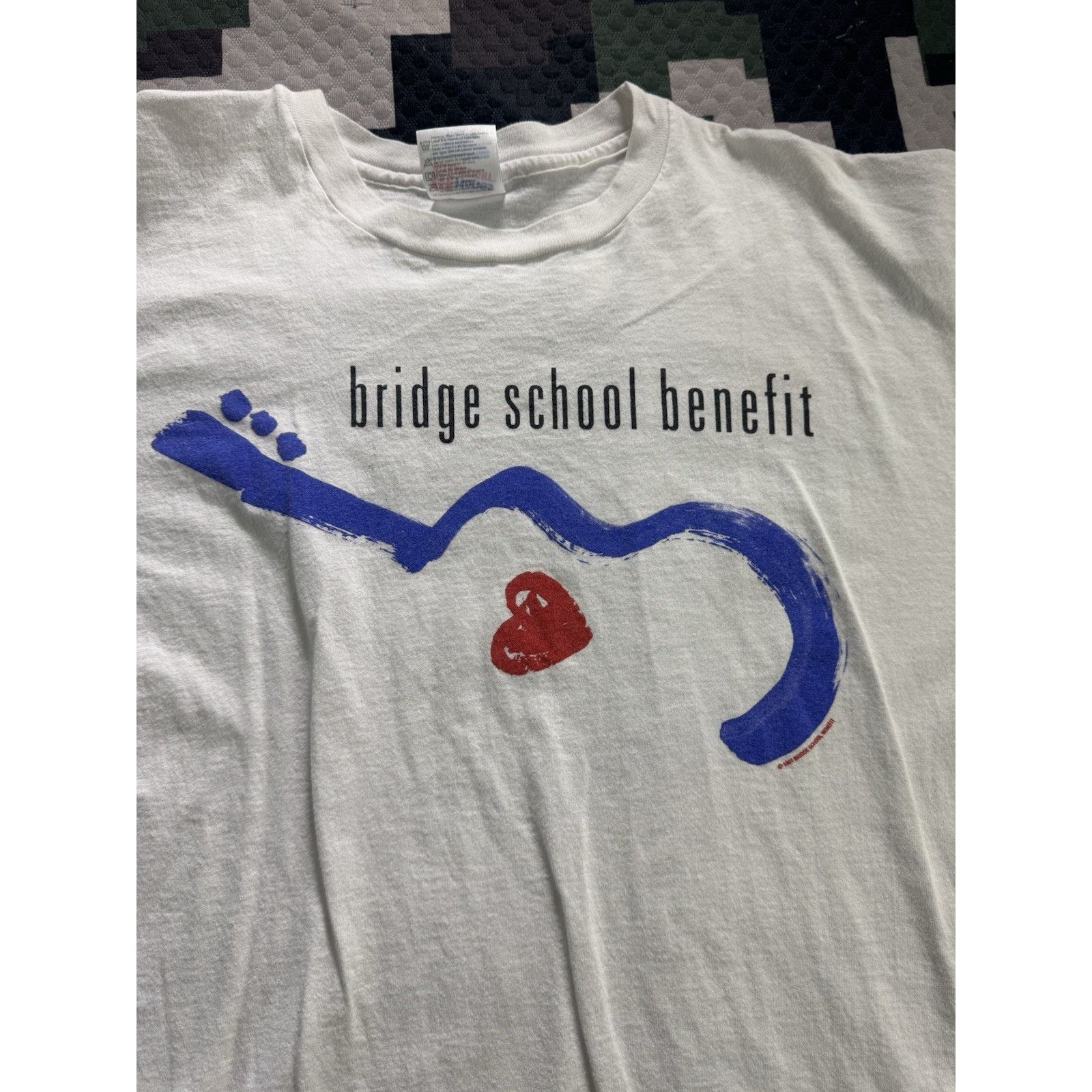 Hanes VTG 90s Bridge School Benefit Concert XL T-Shirt Neil Young Size US XL / EU 56 / 4 - 2 Thumbnail