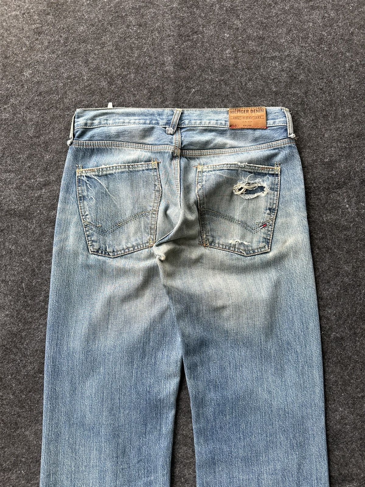 Tommy Hilfiger Tommy Hilfiger Heritage Worn Distressed Denim D453 Size US 30 / EU 46 - 5 Thumbnail