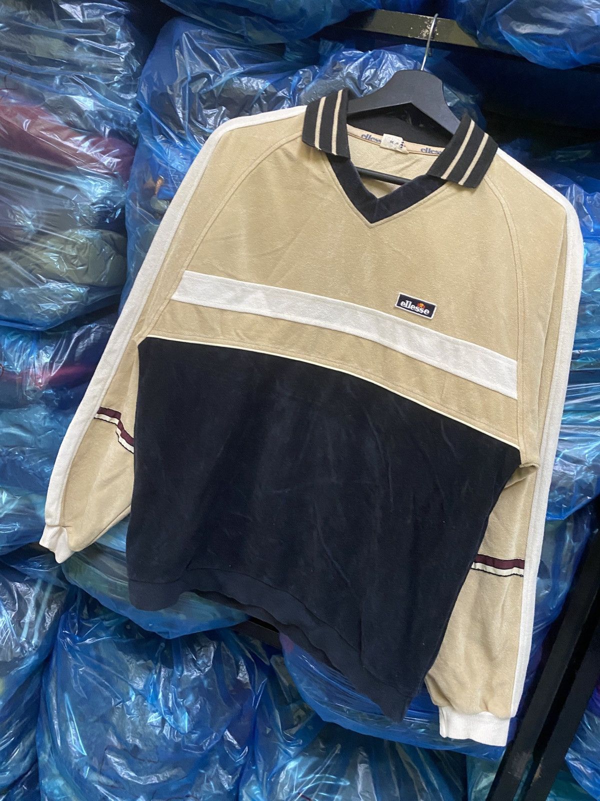Ellesse Vintage Ellesse Japan-Made Velour Polo Beige Black Size US S / EU 44-46 / 1 - 2 Thumbnail