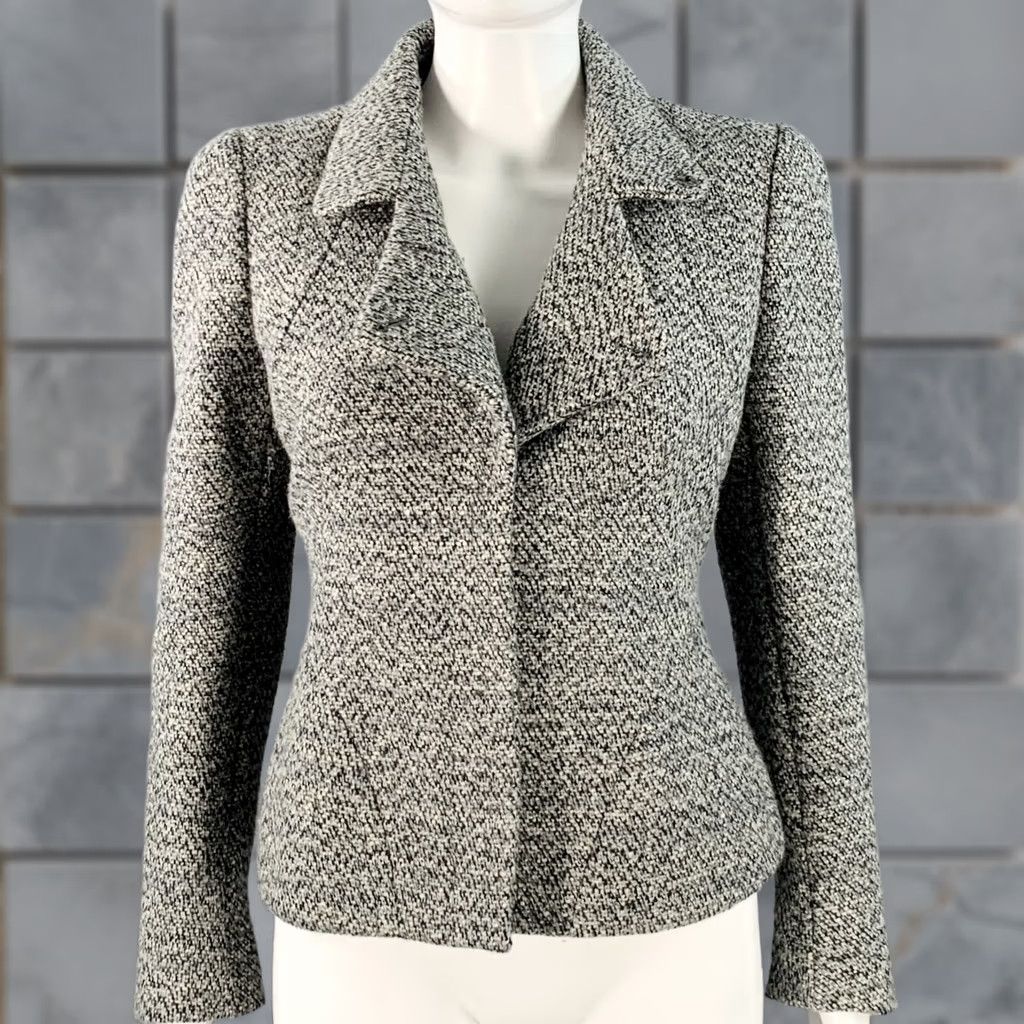 Alexander McQueen ALEXANDER MCQUEEN Size 4 Grey Black Wool Blend Boucle Single Breasted Jacket Women XS? Size S / US 4 / IT 40 - 1 Thumbnail