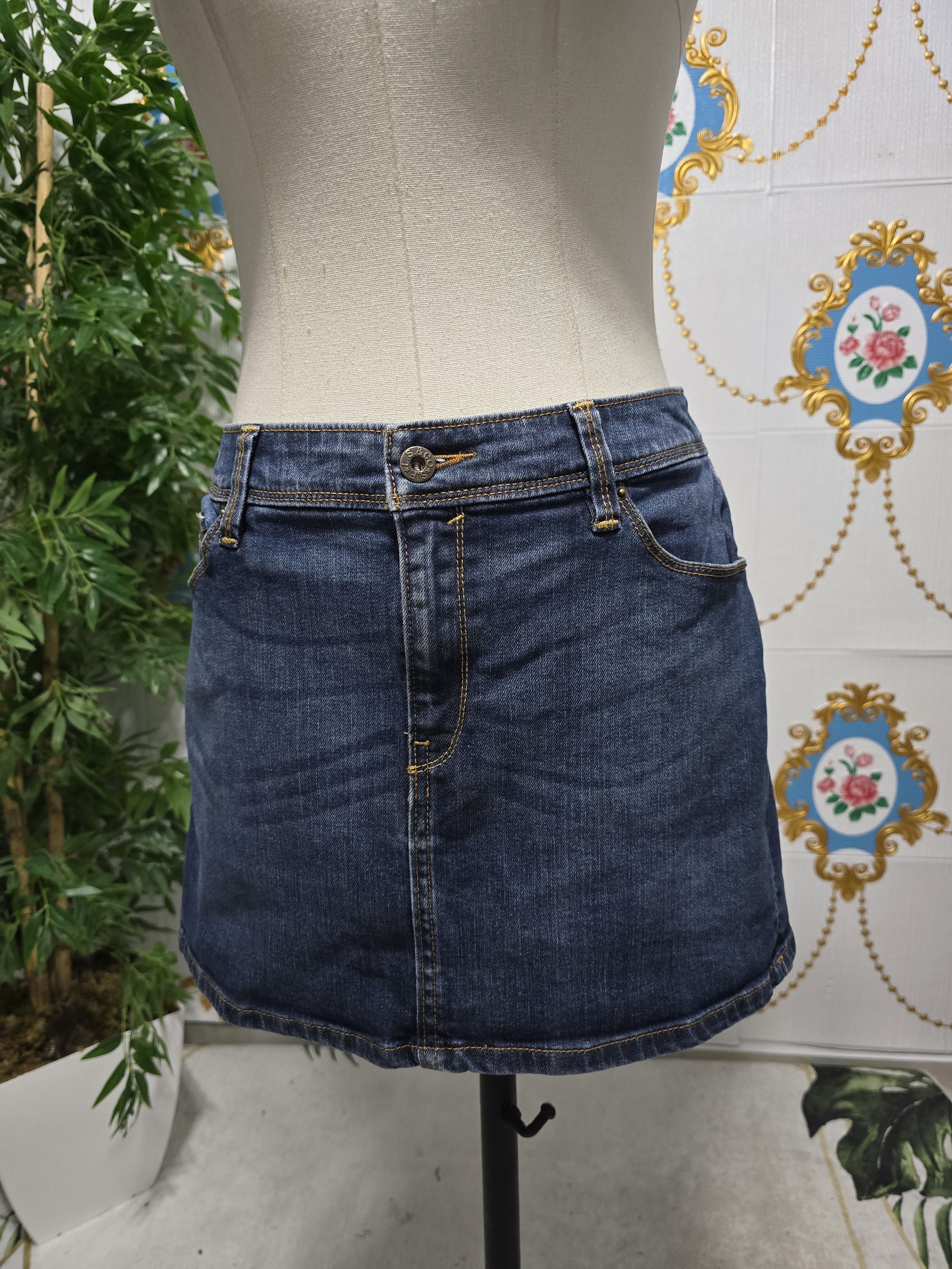 Levi's LEVI'S VINTAGE, blue denim mini skirt ,WOMEN'S large Size 34" / US 12 / IT 48 - 2 Thumbnail