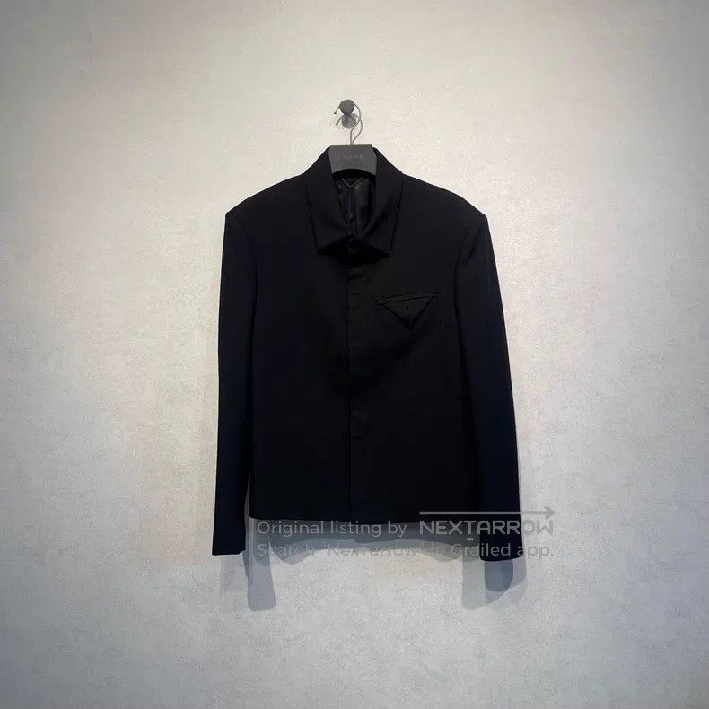 Louis Vuitton Louis Vuitton Back pearl button logo blazer jacket Size US M / EU 48-50 / 2 - 2 Thumbnail