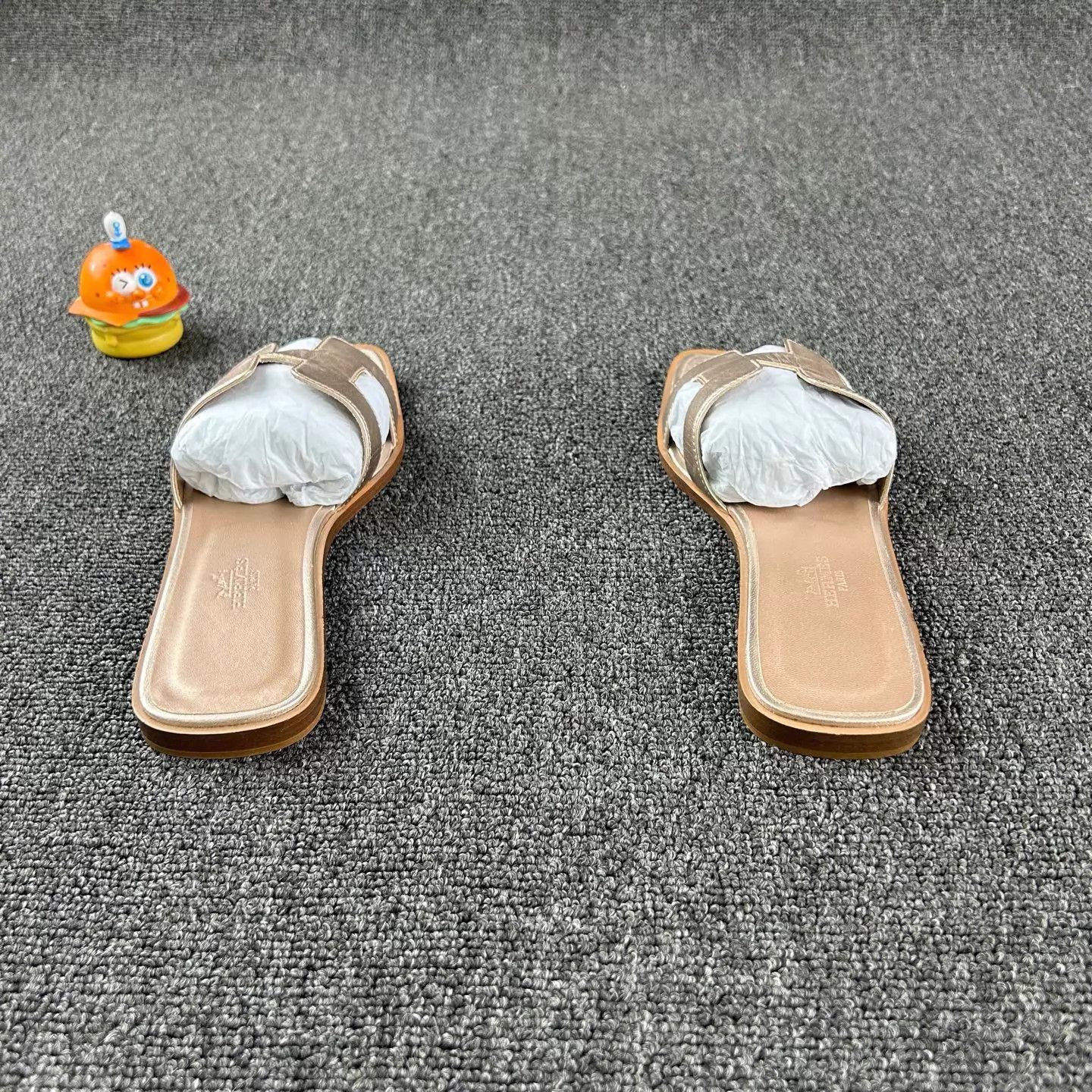 Hermes Hermes Gold H Slippers Size 38 Size US 7.5 / IT 37.5 - 5 Thumbnail