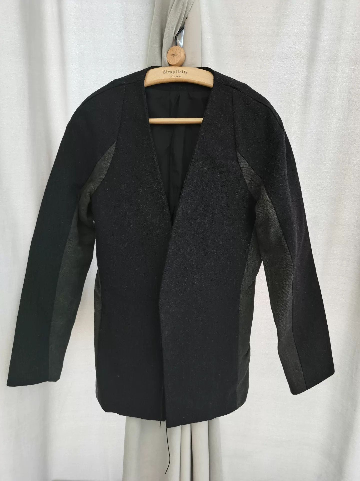 Individual Sentiments individual sentiments collarless black blazer size 1 Size US S / EU 44-46 / 1 - 4 Thumbnail
