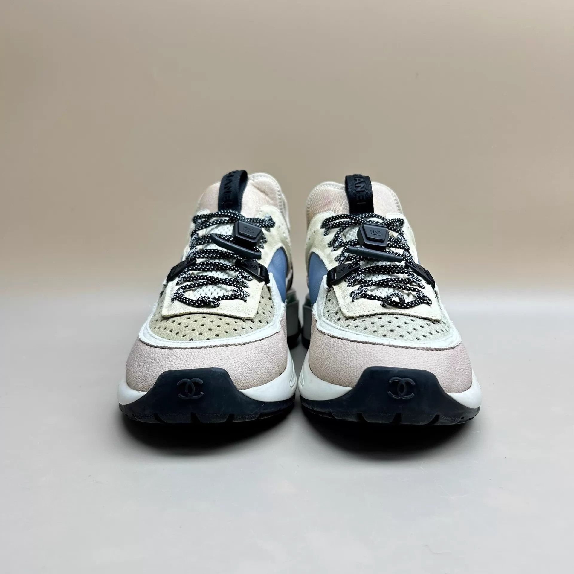 Chanel CHANEL Cream CC Lace-Up Sneaker Women's 35.5 95 New Size US 5 / IT 35 - 2 Thumbnail