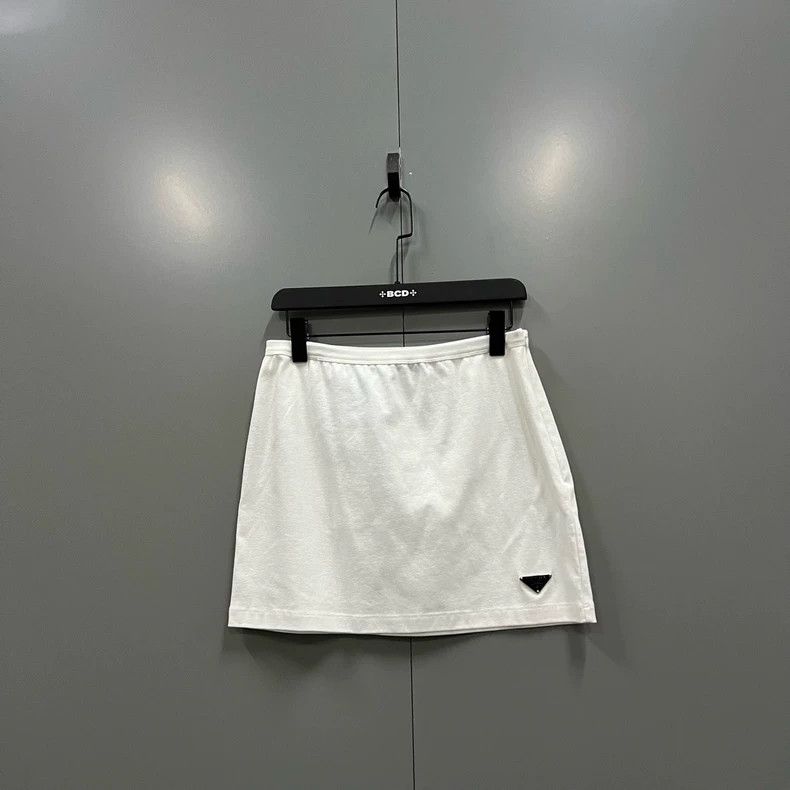 Prada Prada White triangle logo short skirt 2502-Nextarrow Size 28" / US 6 / IT 42 - 1 Thumbnail