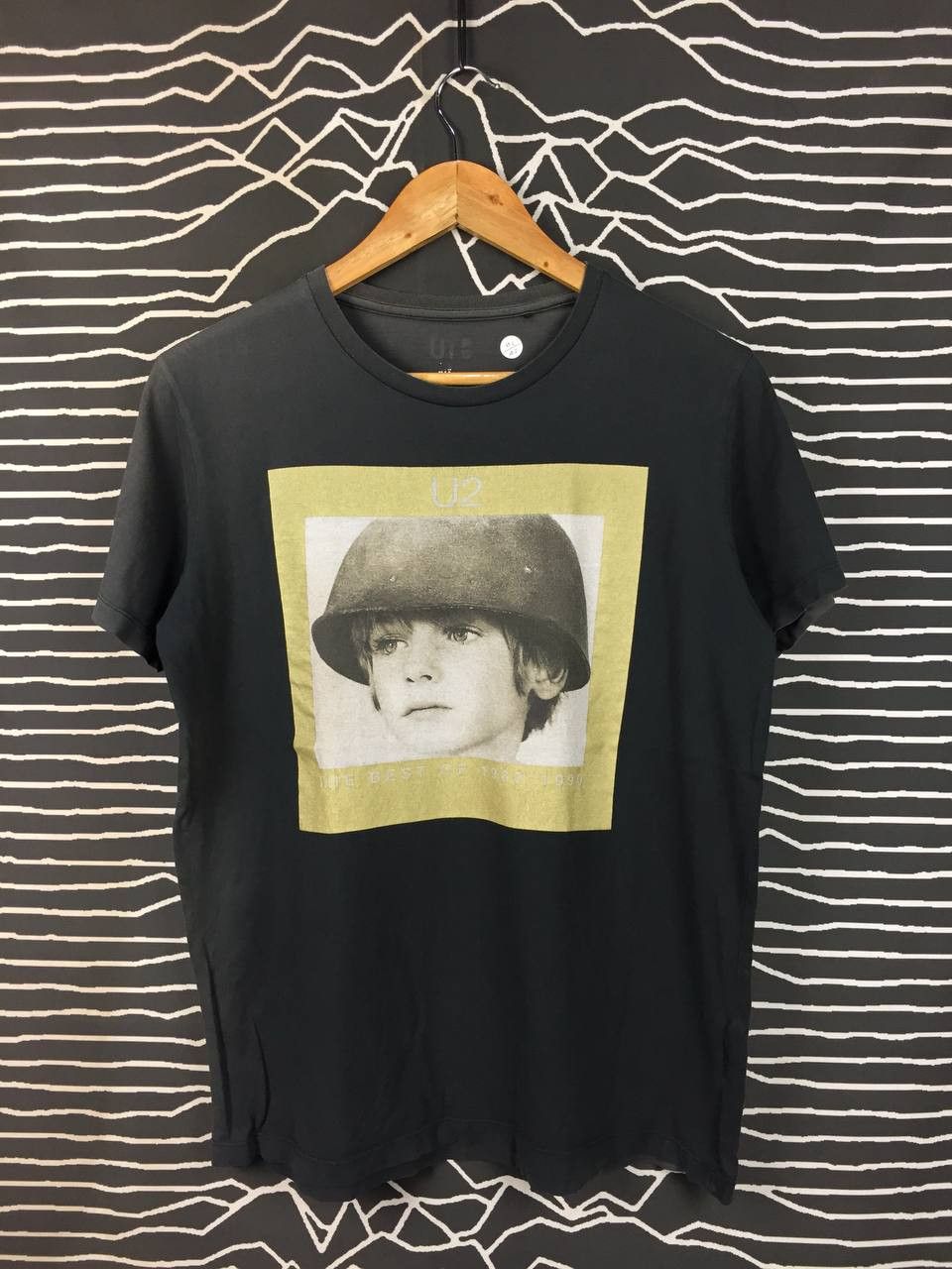 Band Tees Uniqlo x U2 Rock Band The Best of 1980-1990 Tee Size US M / EU 48-50 / 2 - 1 Thumbnail