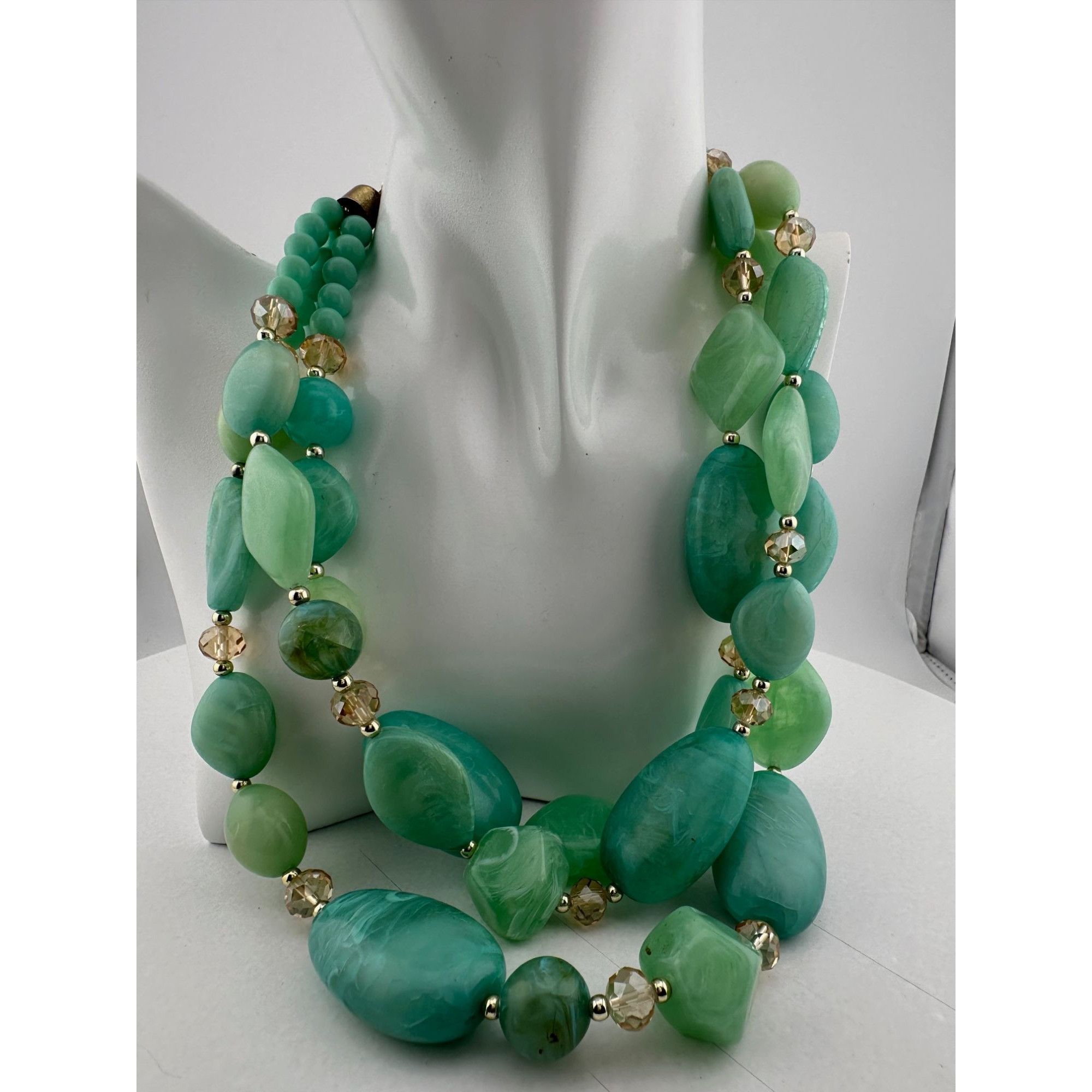 Other Vintage Beautiful Women's Chunky Three Strand Beaded Necklac Size ONE SIZE - 12 Thumbnail