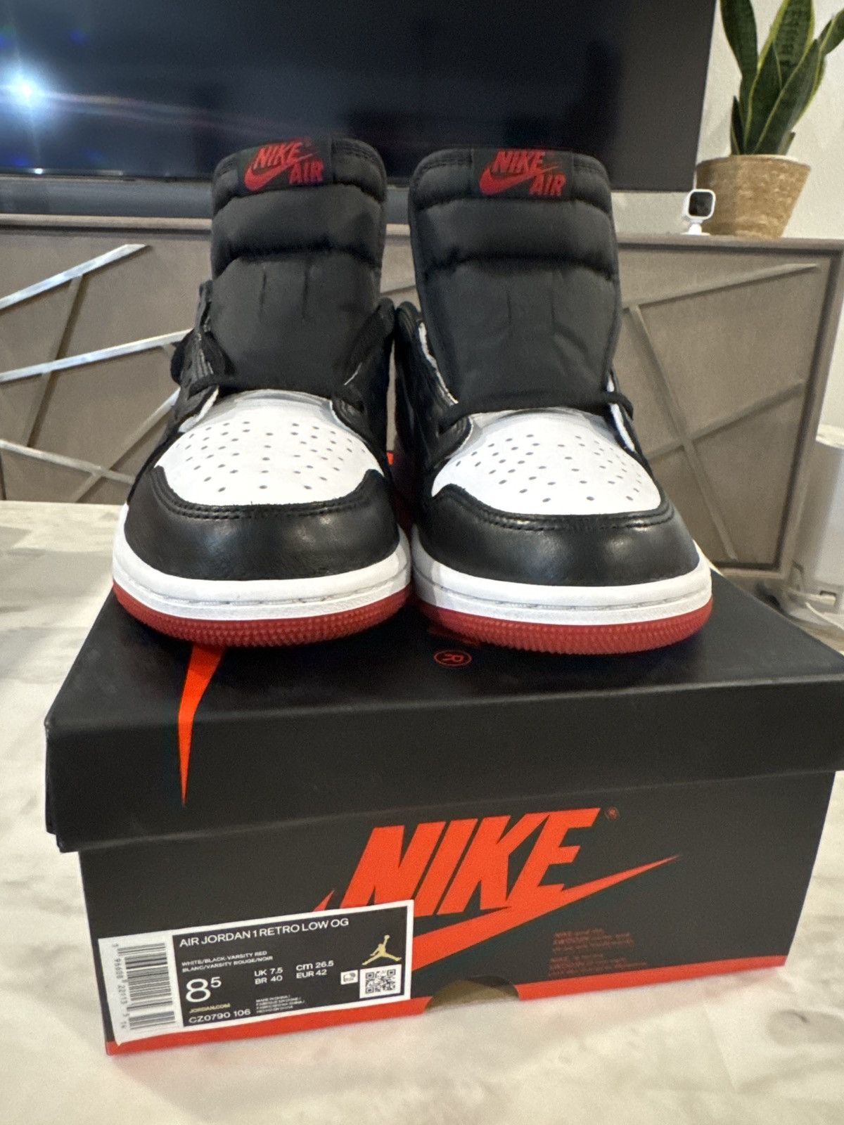 Nike Air Jordan 1 Retro low OG Size US 8.5 / EU 41-42 - 9 Thumbnail