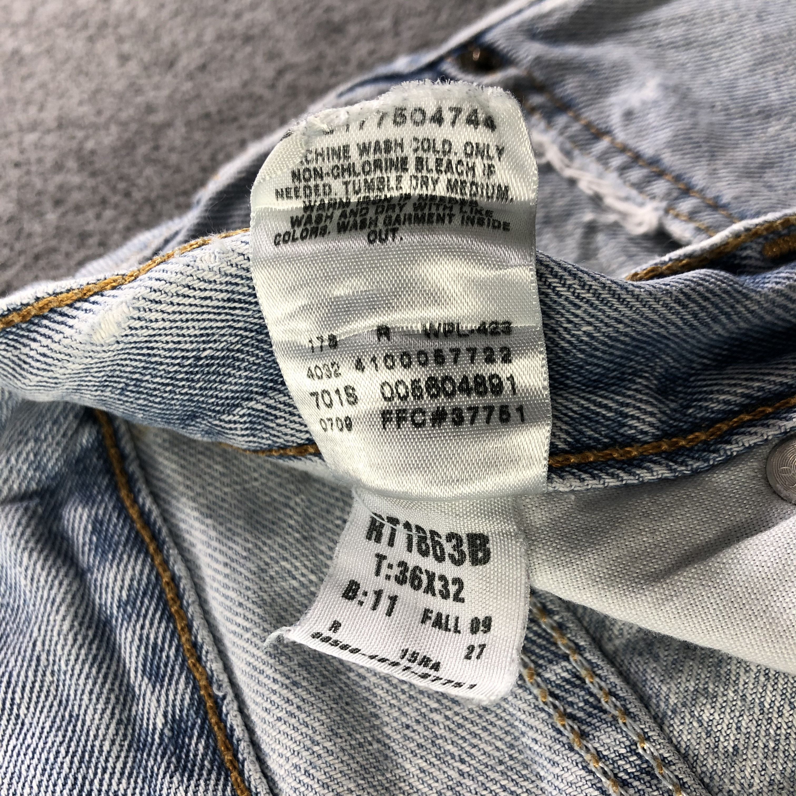 Levi's Vintage Levis 560 Jeans-J3174 Size US 37 - 14 Thumbnail