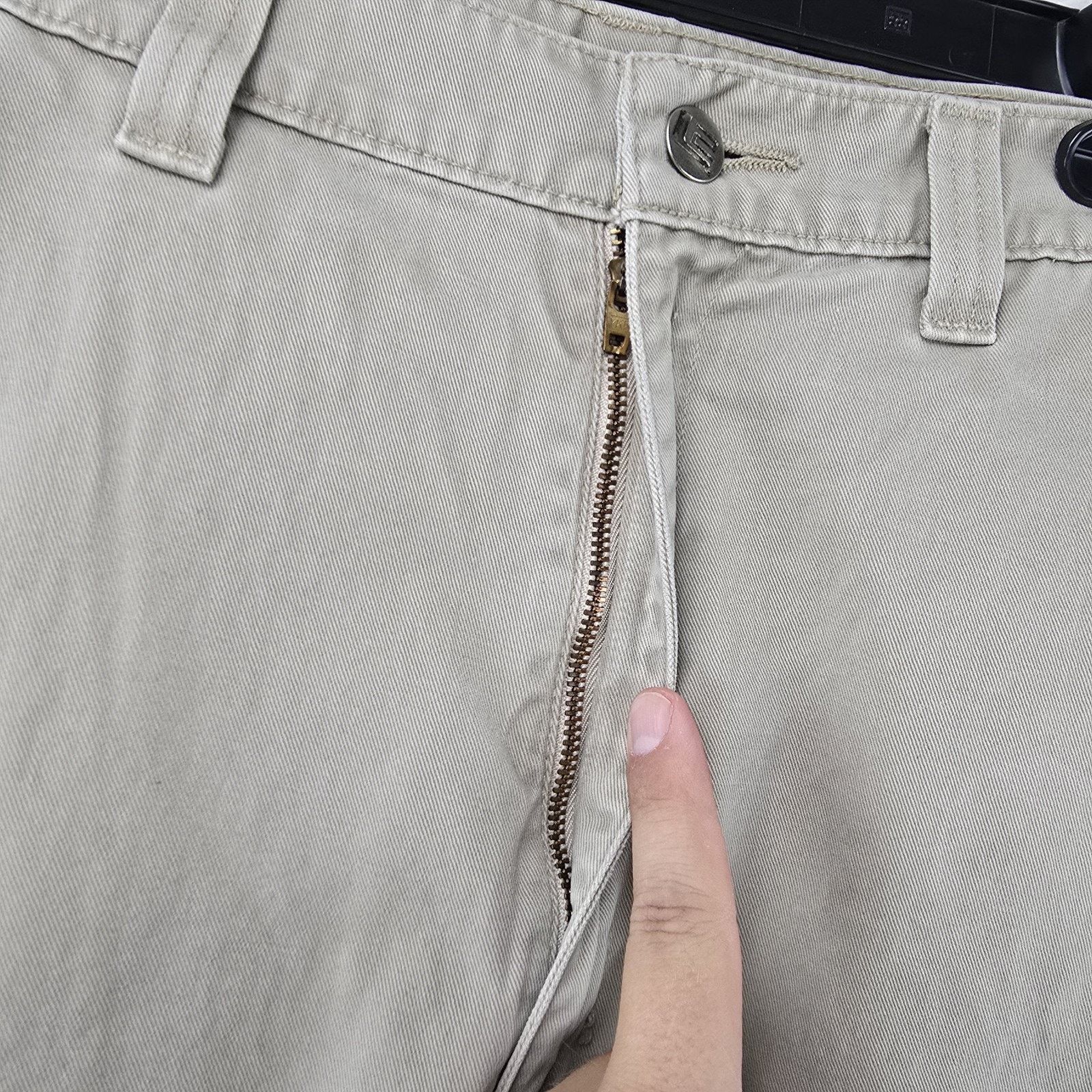 Levi's Vintage Levis L2 Khaki Pants Mens 38x30 (Fits 38x27) Baggy Size US 38 / EU 54 - 3 Thumbnail