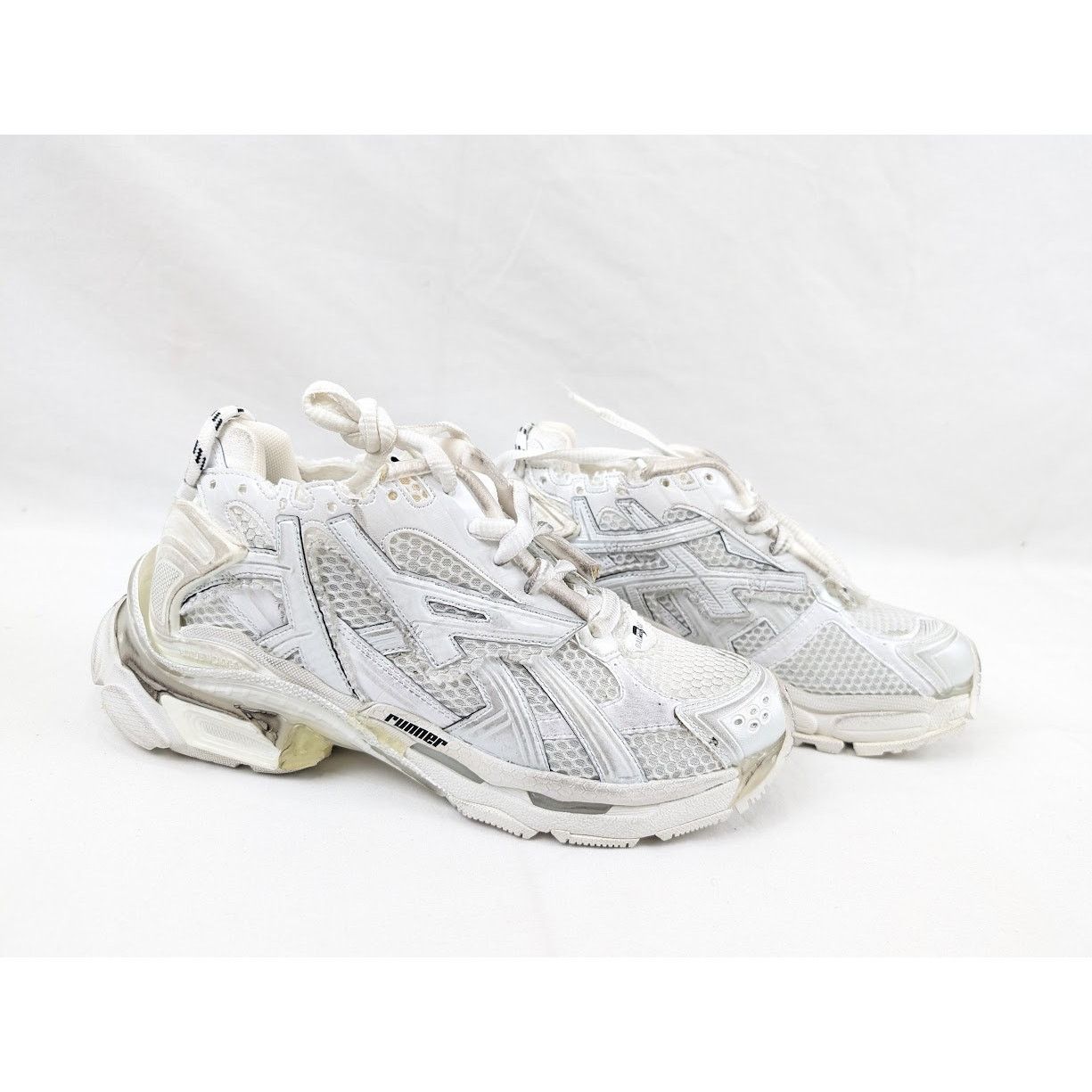 Balenciaga o1rshd1 Monocolor Runner Sneakers in White Size US 6 / EU 39 - 12 Thumbnail