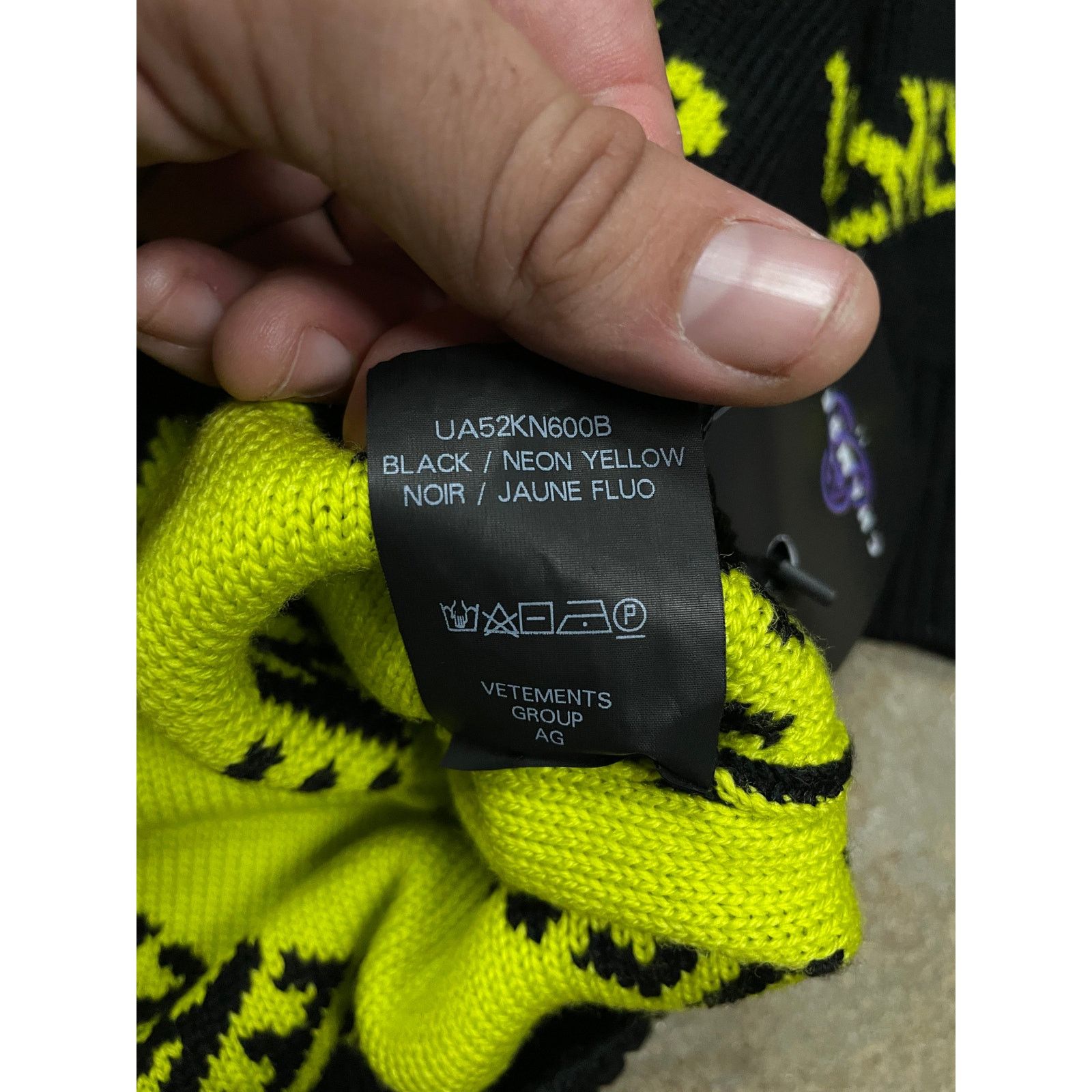 Vetements Vetements Knitted Crewneck Black Yellow XS (Fits Large) Used Size US L / EU 52-54 / 3 - 3 Thumbnail