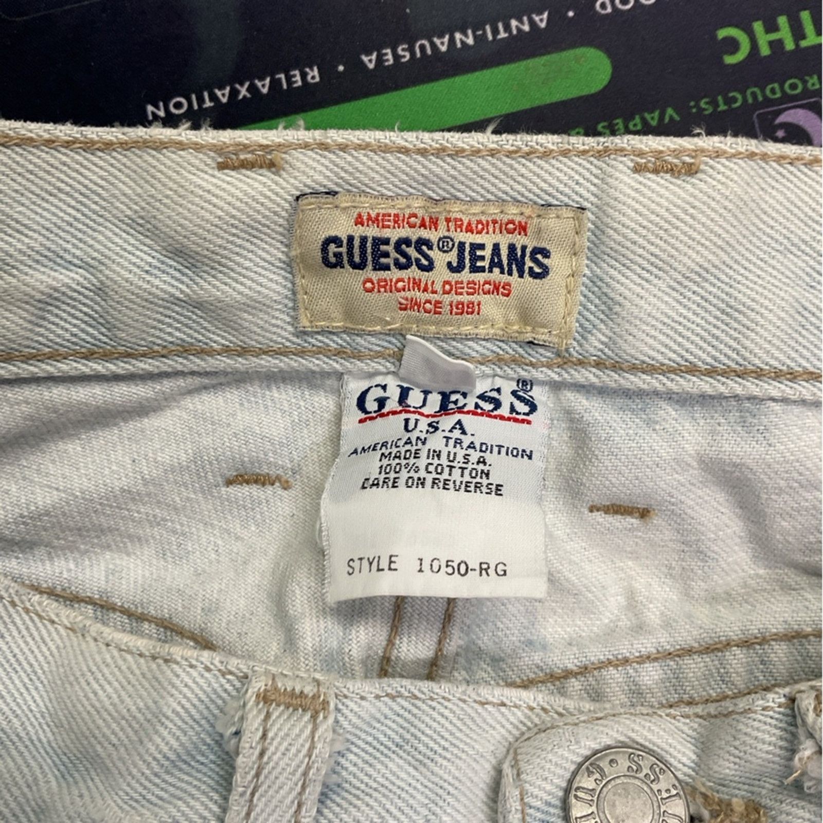 Guess Vintage 90’s Guess High-Waist Light Wash Taper Mom Jeans Size 28" / US 6 / IT 42 - 3 Thumbnail