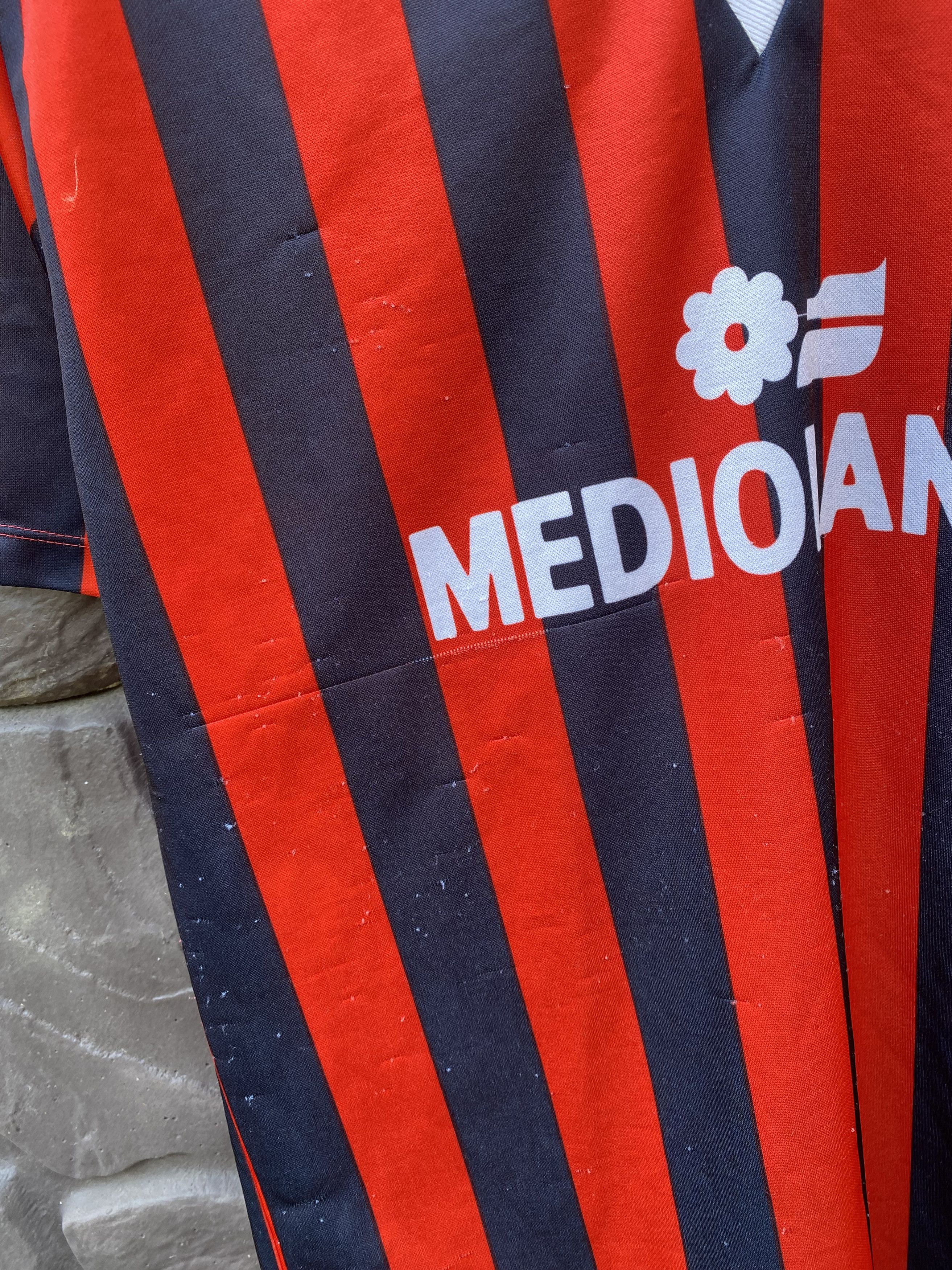 Vintage Vintage A.C MILAN Marco VAN BASTEN 9 Jersey Mediolanum Size US S / EU 44-46 / 1 - 16 Thumbnail