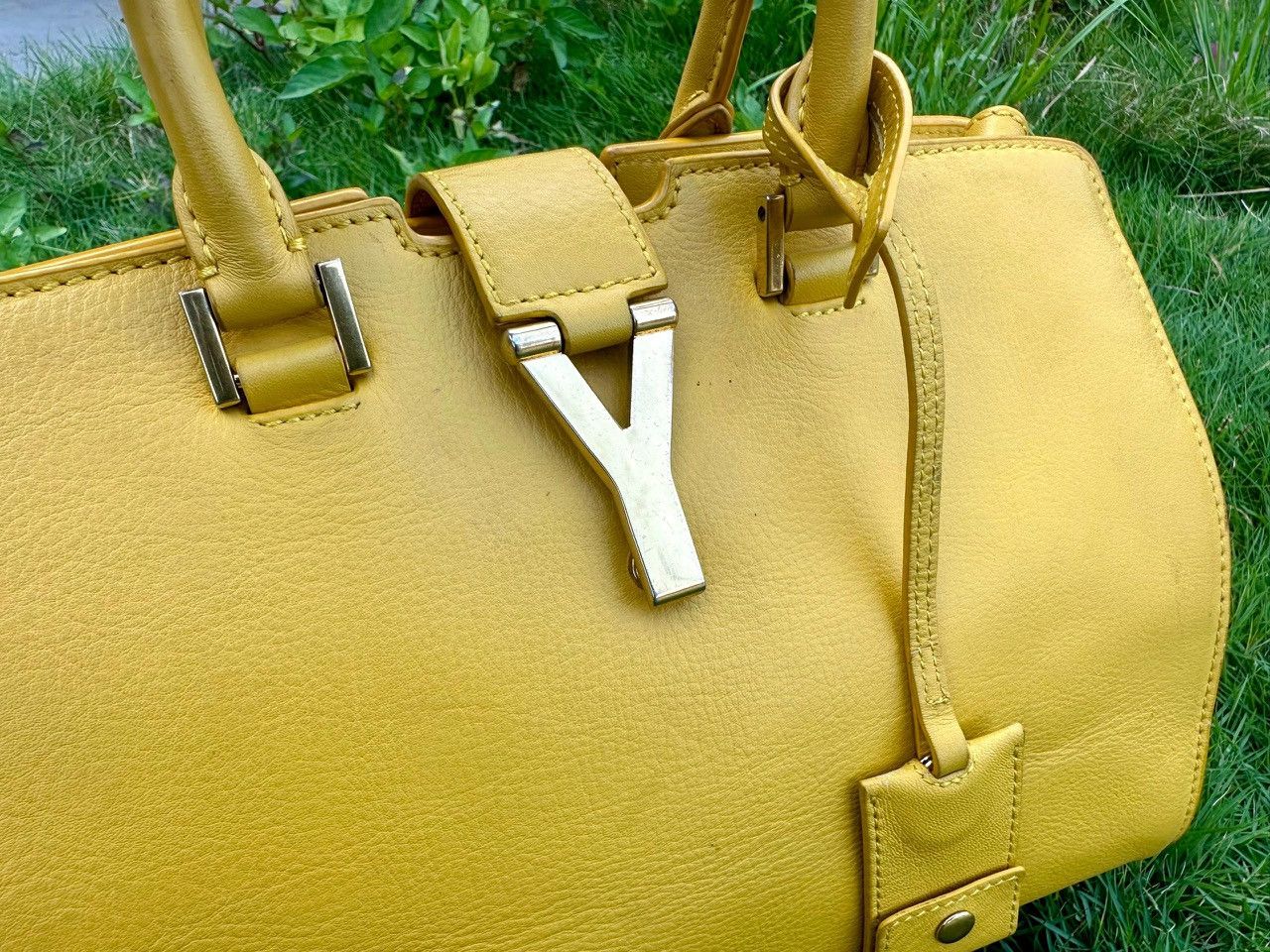 Yves Saint Laurent Authentic Yves Saint Laurent Smooth Small Y Cabas Tote Bag Size ONE SIZE - 13 Thumbnail