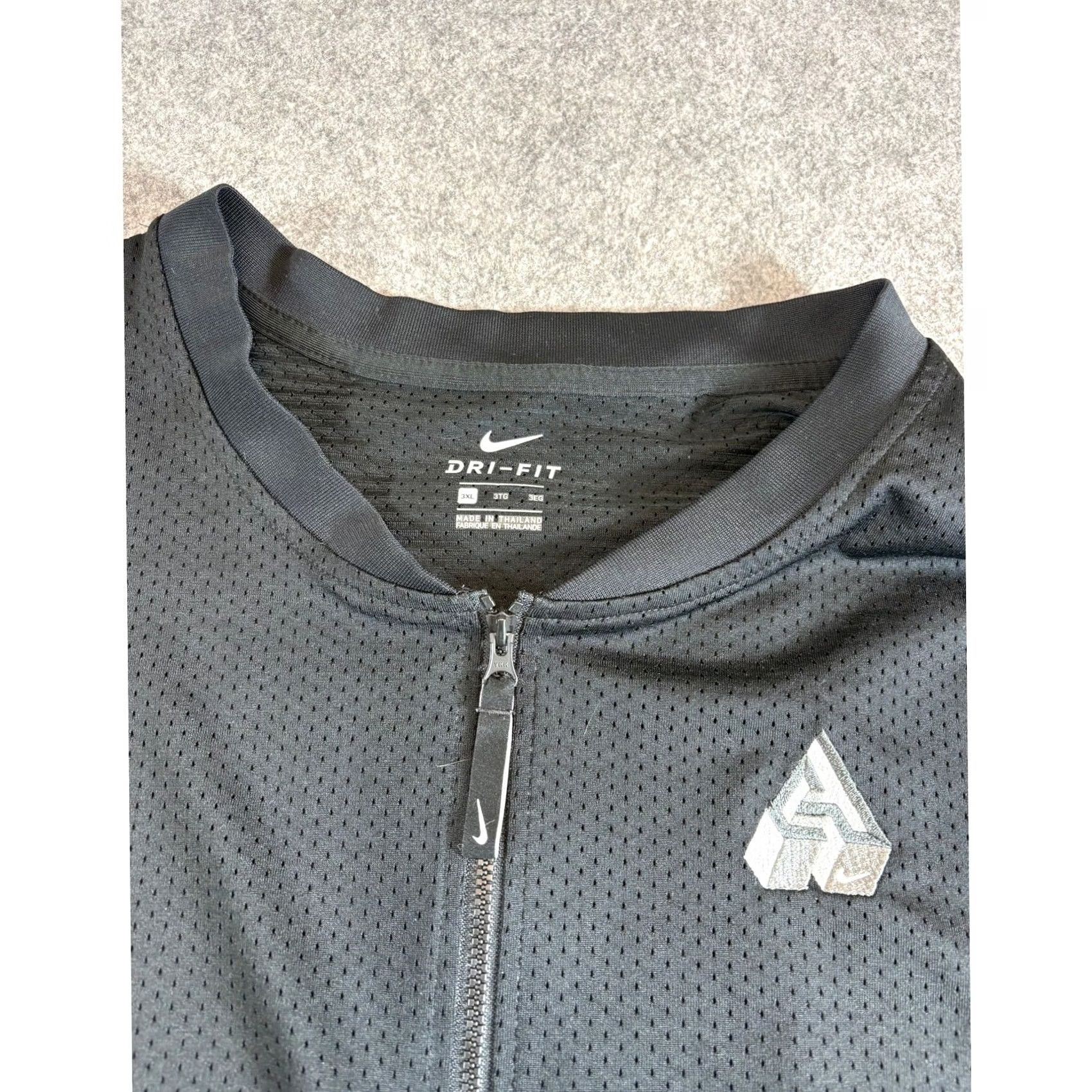 Nike Nike Giannis Antetokounmpo Shirt Mens Black Dri-Fit Quarter Zip 3XL Shirt Men Black Dri-Fit Quarter Zip Geometric Logo Embroidered Nike Mens Shirt Size US XXL / EU 58 / 5 - 6 Thumbnail
