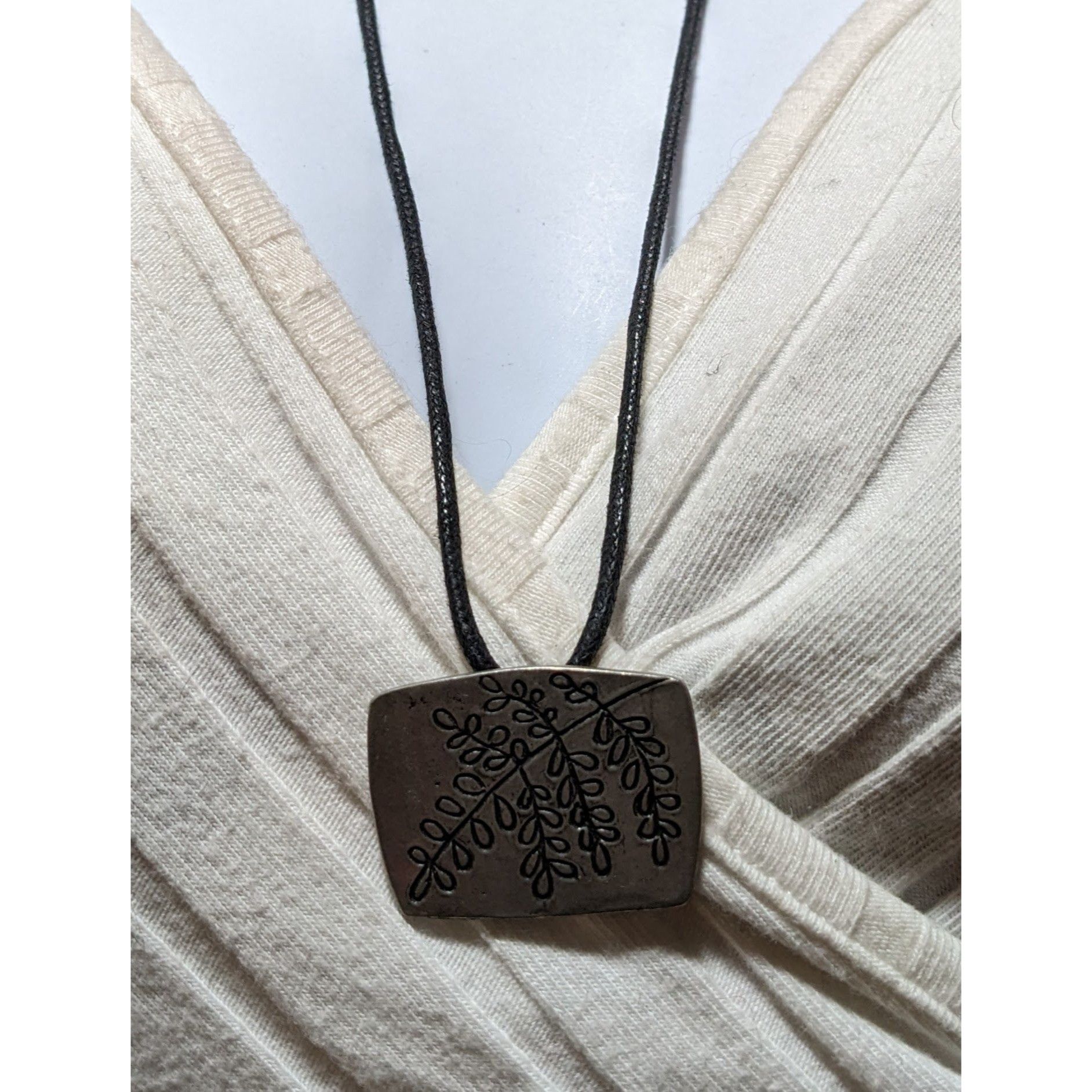 Other Be Tender Silver Floral Neckalce Size ONE SIZE - 6 Thumbnail