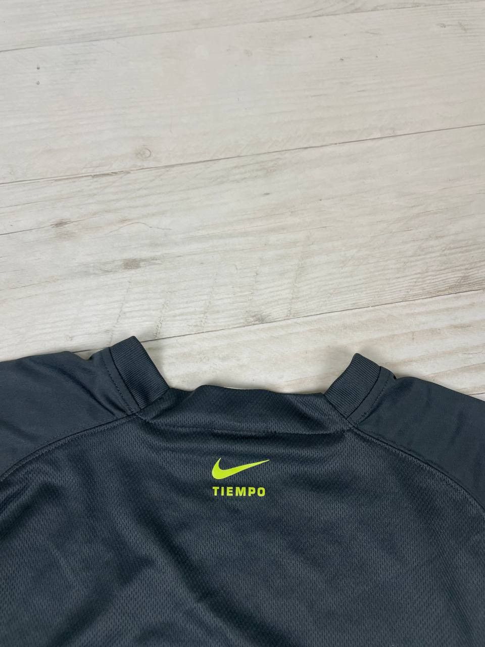 Nike Vintage Nike Tiempo Swoosh 00s Training T Shirt Y2K Size US M / EU 48-50 / 2 - 7 Thumbnail