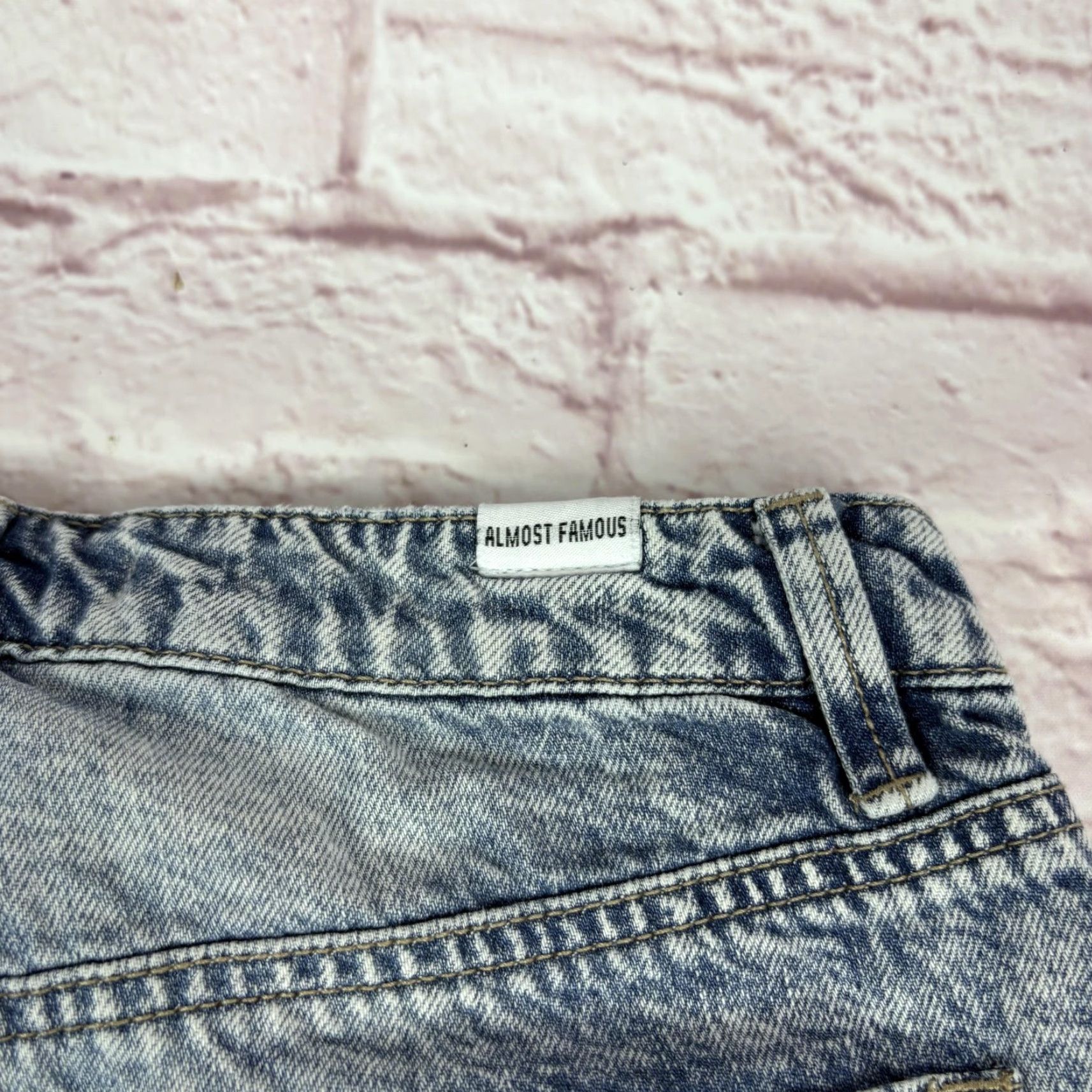 Almost Famous Almost Famous Jeans Juniors Relaxed Straight Denim Acid Wash Distressed 5-Pocket Blue 3 Jeans Size 26" / US 2 / IT 38 - 6 Thumbnail