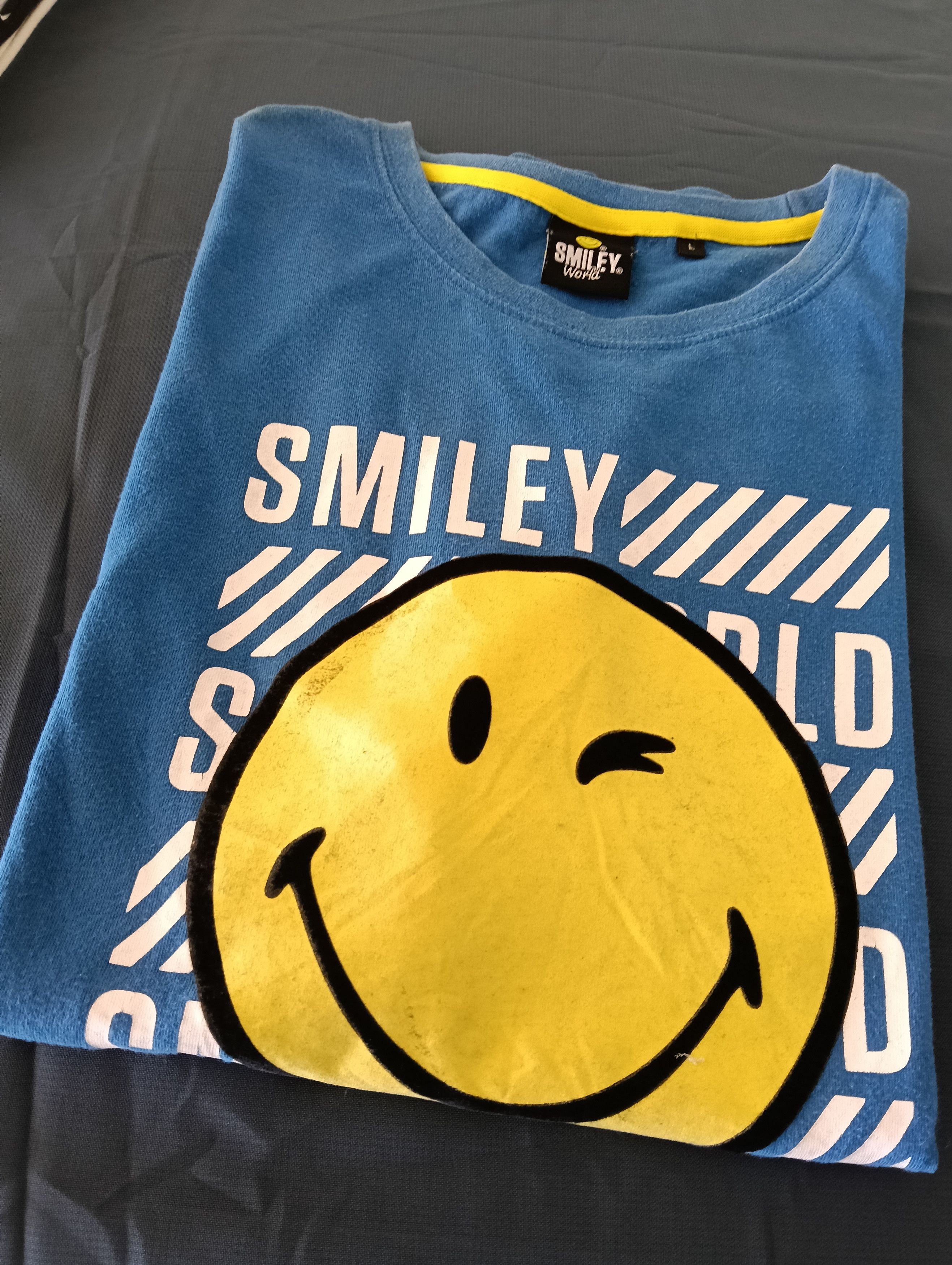 Japanese Brand VINTAGE SMILEY WORLD 😊 BIG LOGO. Size US L / EU 52-54 / 3 - 8 Thumbnail