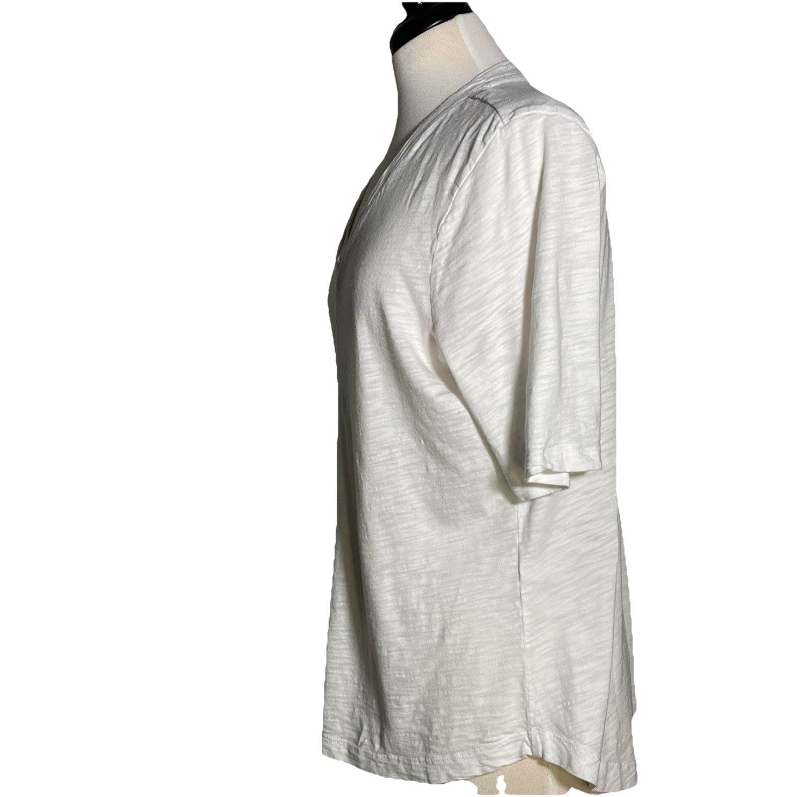 Chicos Chicos Ladies Size 2/L Top White V-neck Size L / US 10 / IT 46 - 3 Thumbnail