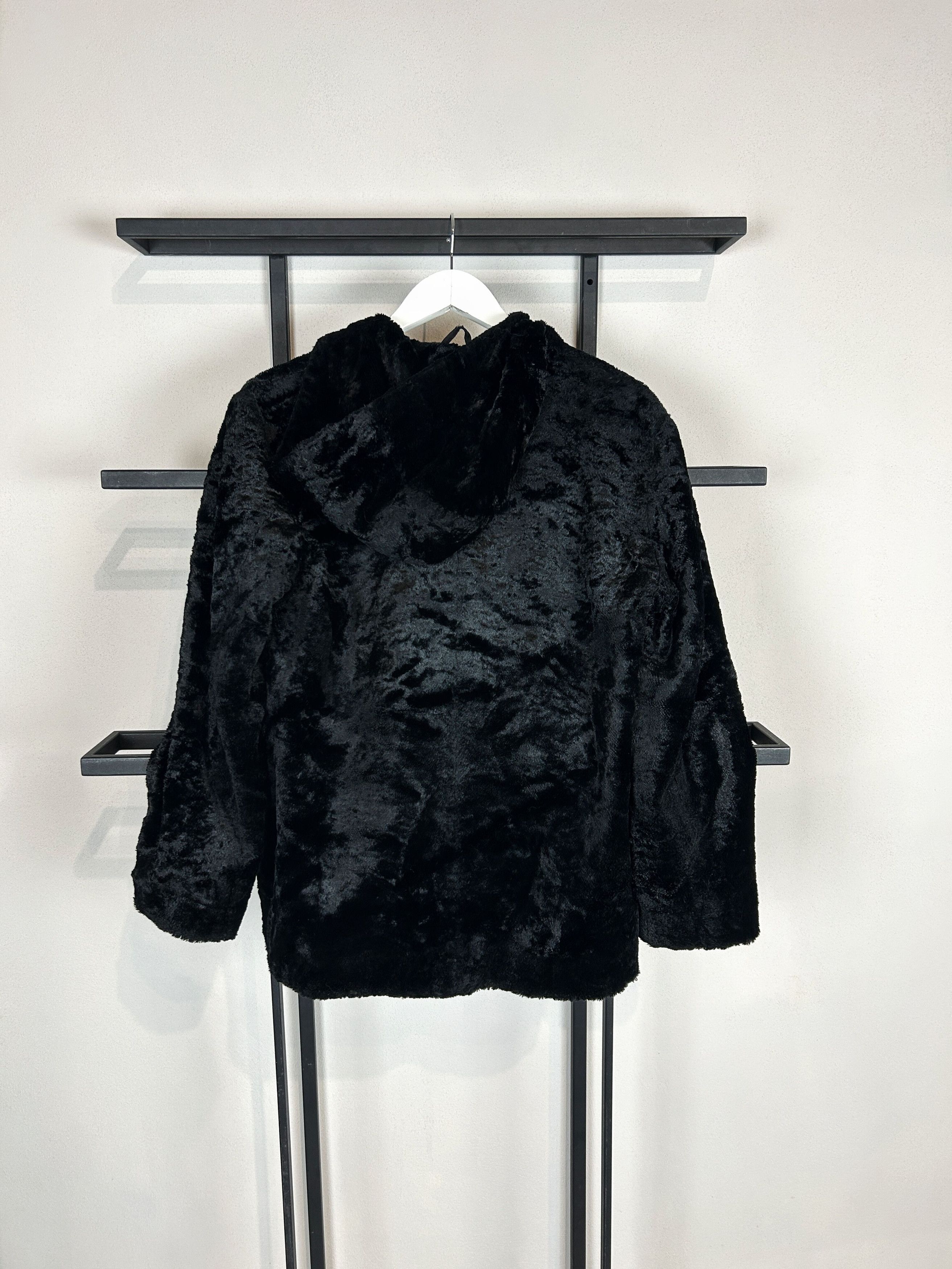 Japanese Brand Plush Faux Fur Jacket Oversized Minimalist All Black Size US S / EU 44-46 / 1 - 9 Thumbnail