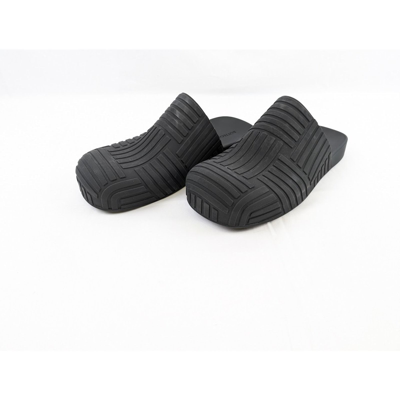 Bottega Veneta o1rshd1 Q:2 / Rubber Carpet Slider Sandal in Black Size US 12 / EU 45 - 16 Thumbnail