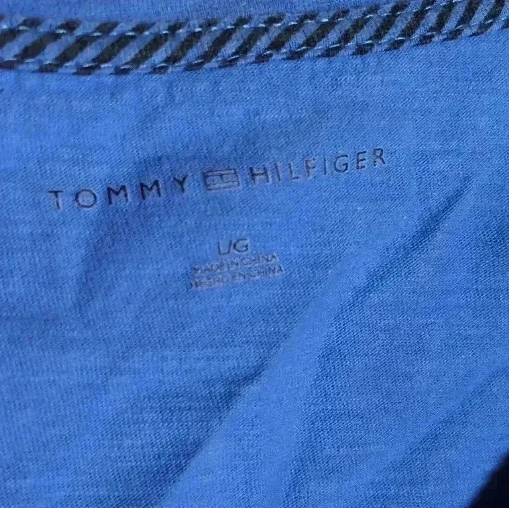 Tommy Hilfiger Ladies Blue Tommy Hilfiger V neck tshirt sz L Size L / US 10 / IT 46 - 2 Thumbnail
