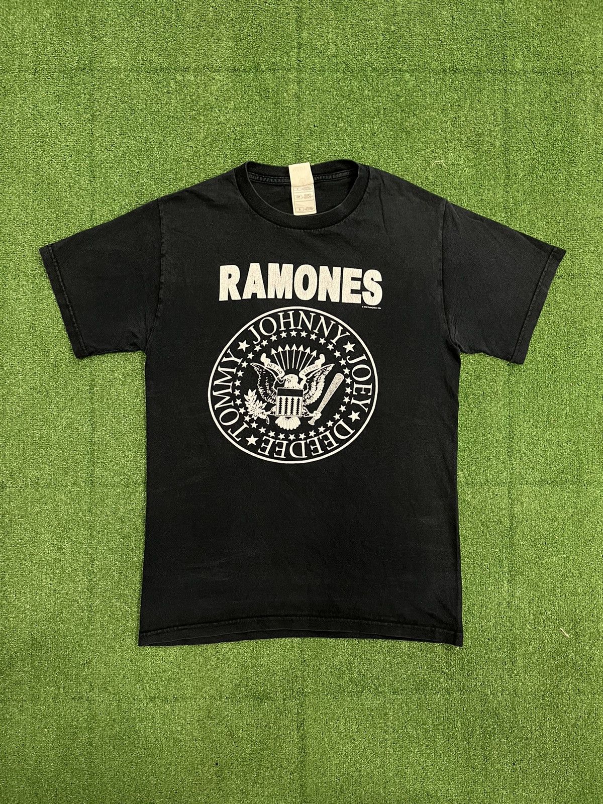 Pre-owned Band Tees X Rock T Shirt Vintage 2005 Ramones Hey Ho Let's Go Faded Y2k Tee In White