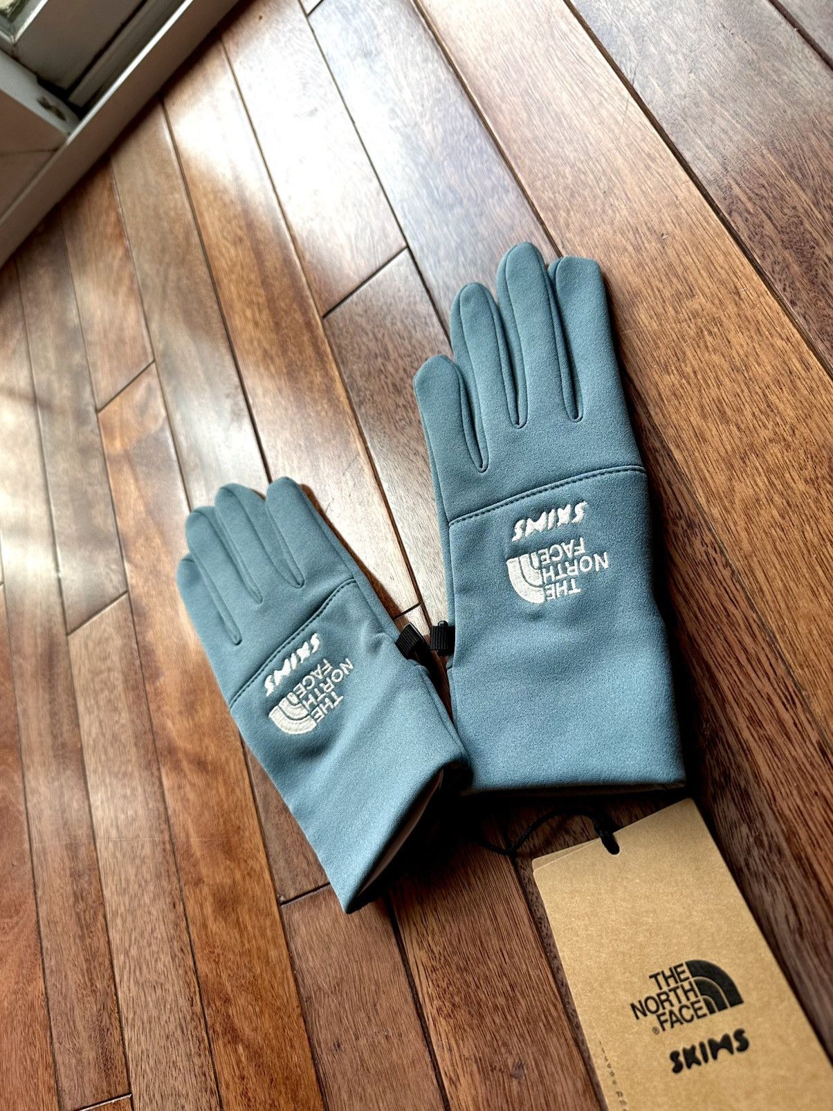 SKIMS × The North Face Skims x The North Face Gloves - XS - Kyanite - teal Size ONE SIZE - 2 Thumbnail