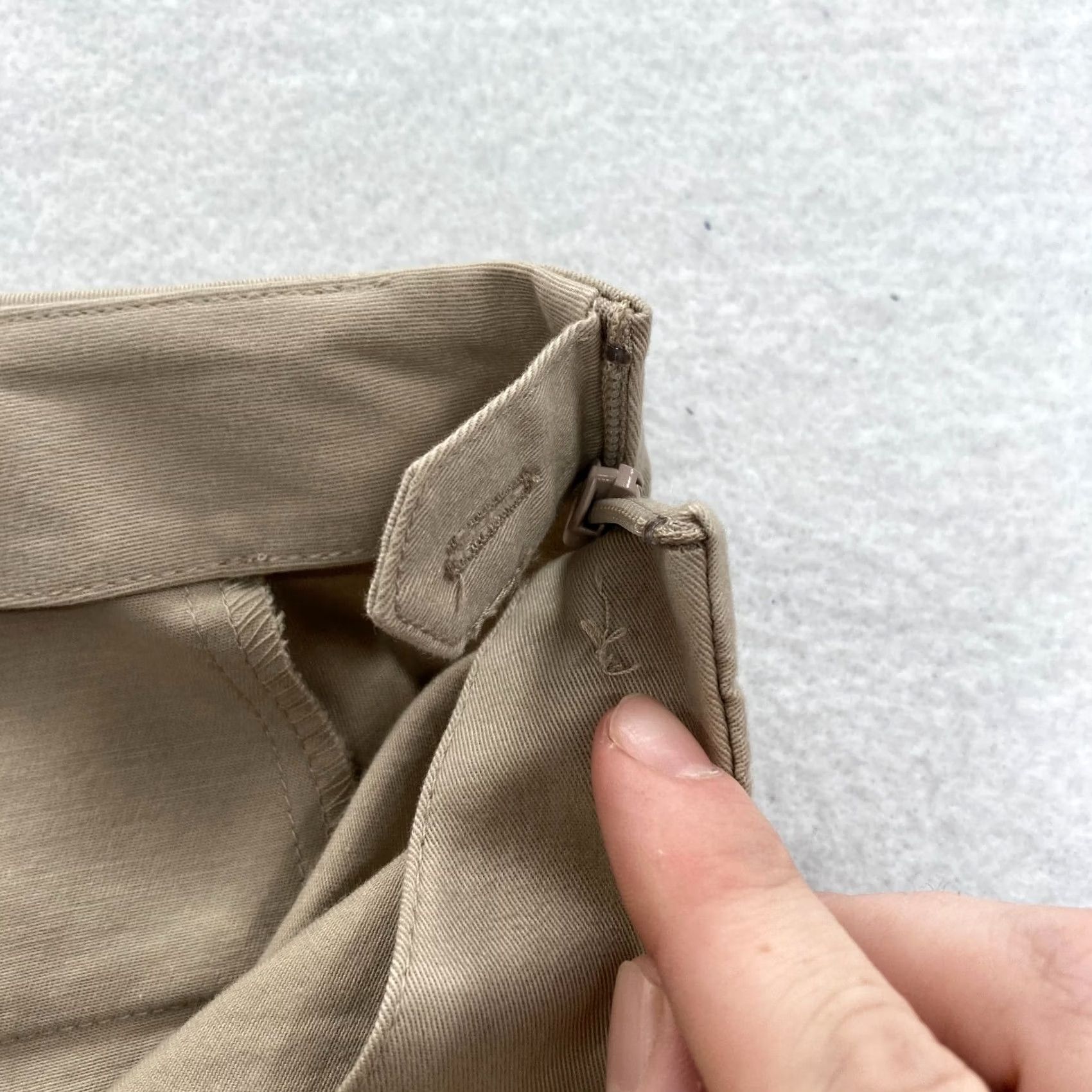 J. Jill J. Jill Ankle Pants Women's 8 Khaki Beige Stretch Fabric Side Zip Chino Low Rise Size 30" / US 8 / IT 44 - 5 Thumbnail