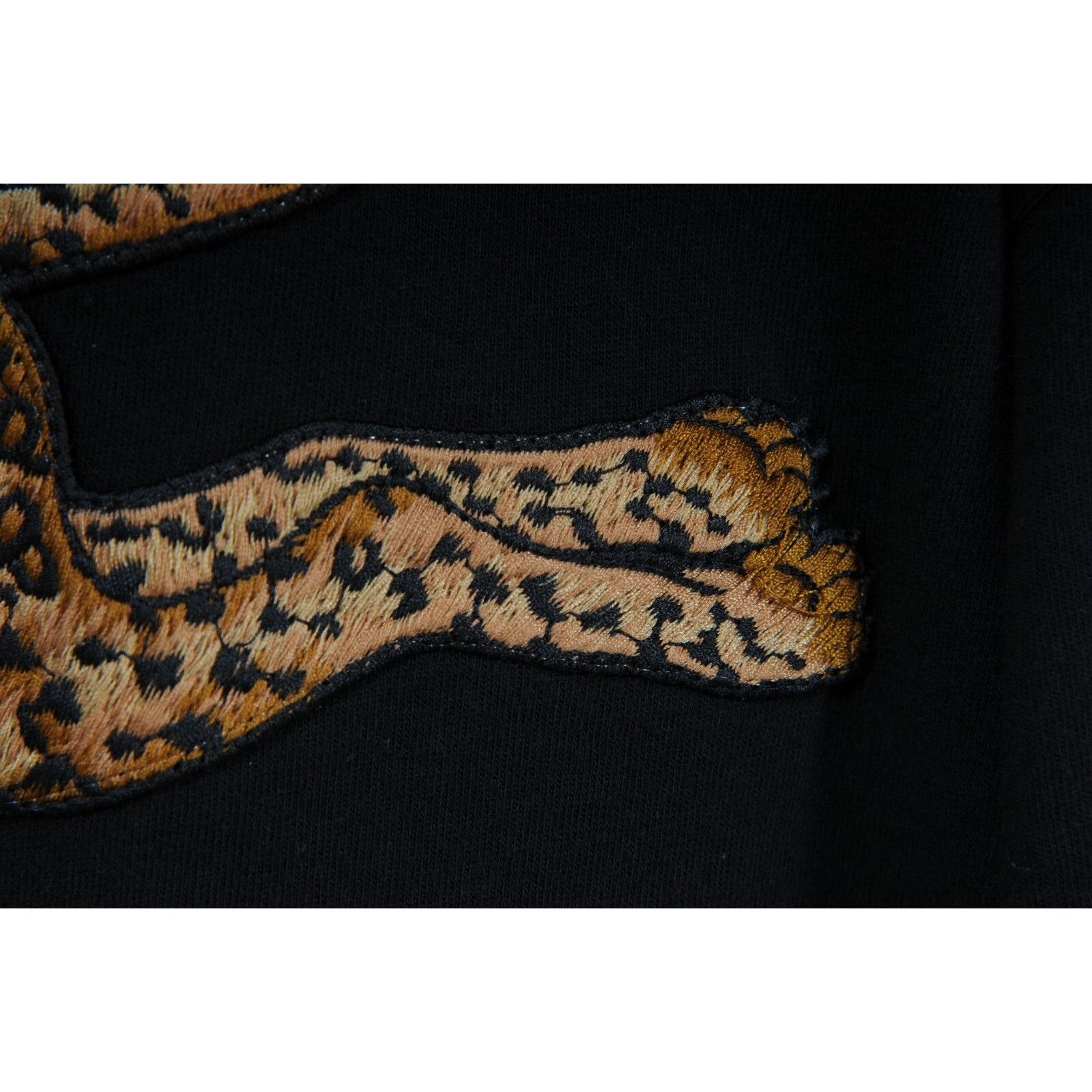 Gucci Embroidered Leopard Logo T Shirt Black Size US M / EU 48-50 / 2 - 9 Thumbnail