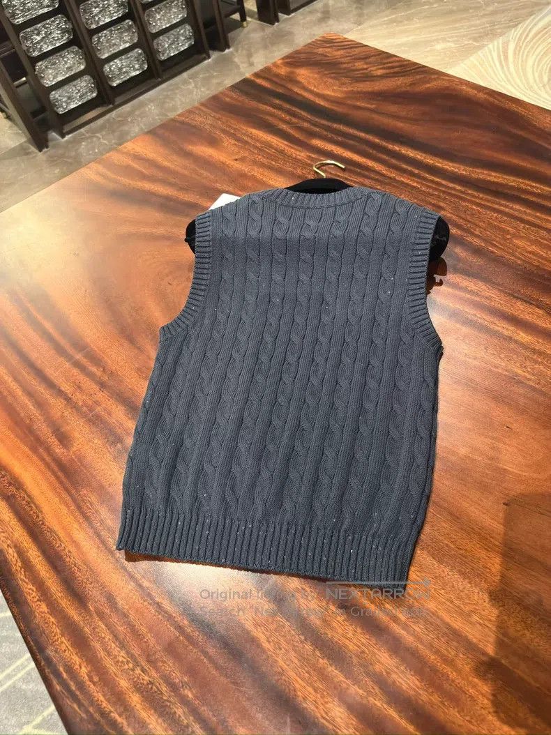 Brunello Cucinelli Brunello Cucinelli Sequined vest top. Size L / US 10 / IT 46 - 8 Thumbnail