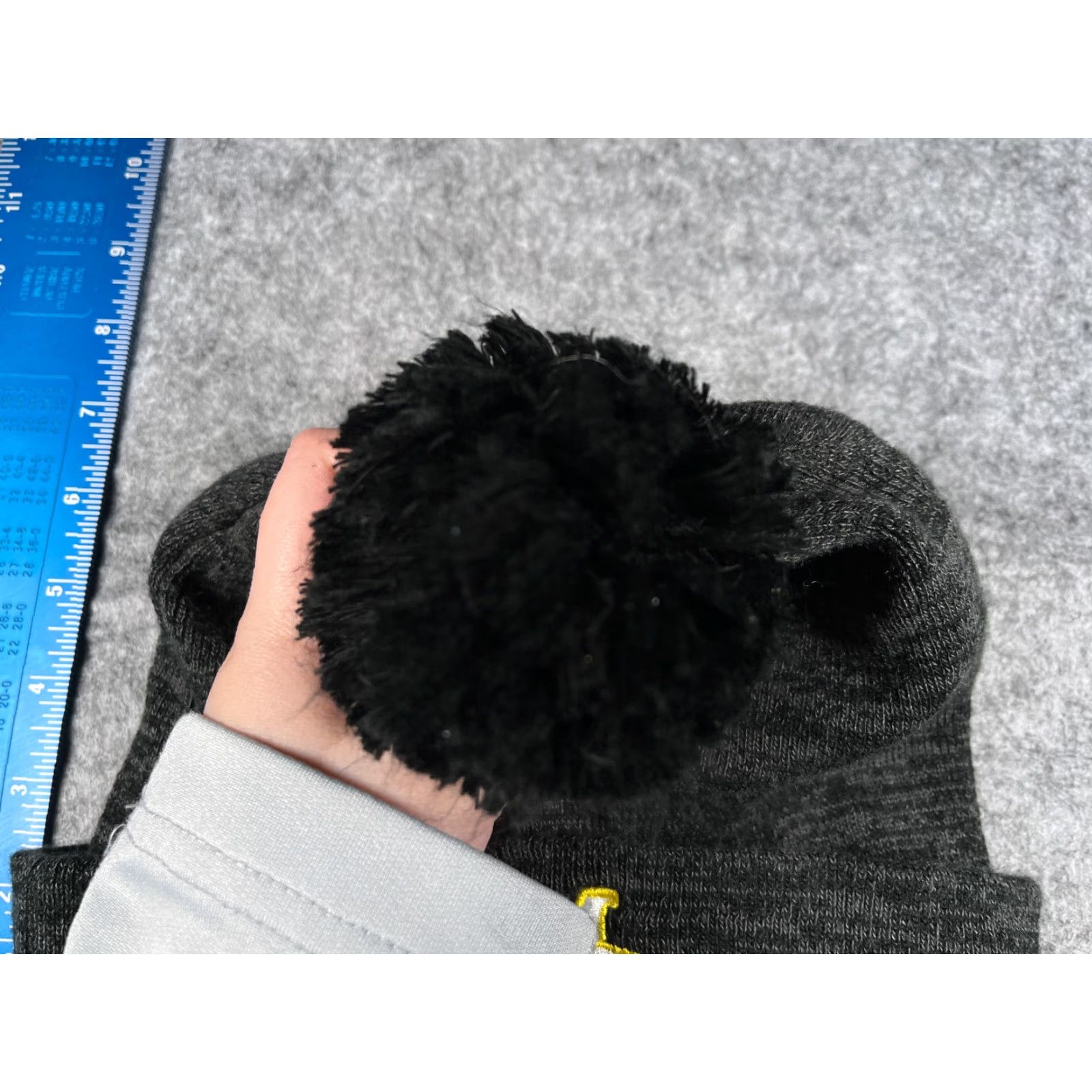 Nike Nike Beanie Toque Hat Adult One Size Gray Knit Acrylic Ski Pom Sports Outdoors Mens Size ONE SIZE - 4 Thumbnail