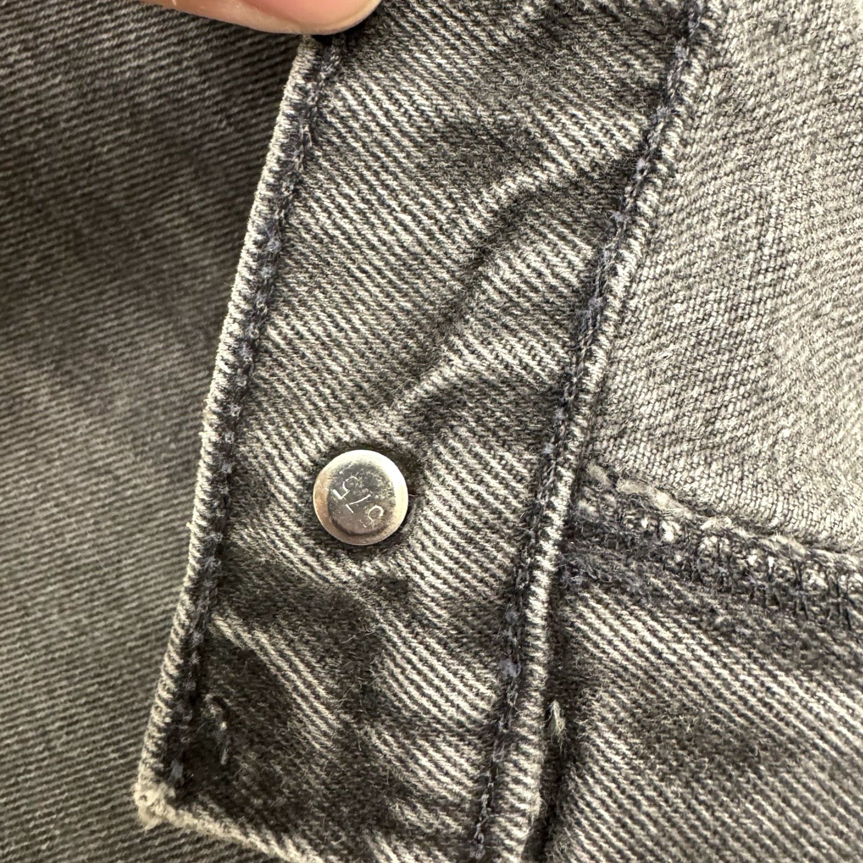 Levi's VINTAGE 90s LEVI'S 505 Mens Jeans 33X36 Black Made in the USA Denim Straight 1996 Size US 33 - 7 Thumbnail