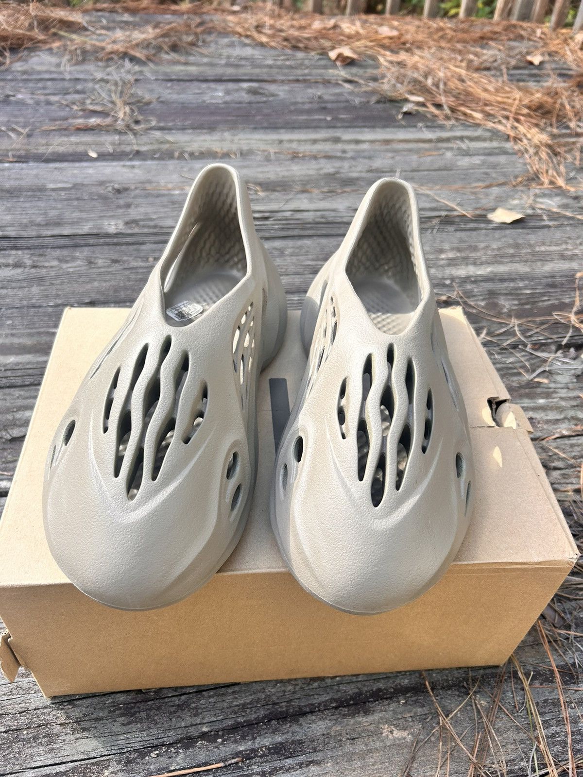 adidas gazelle silver green womens Yeezy Foam Runner Granite – Smoke2Snack