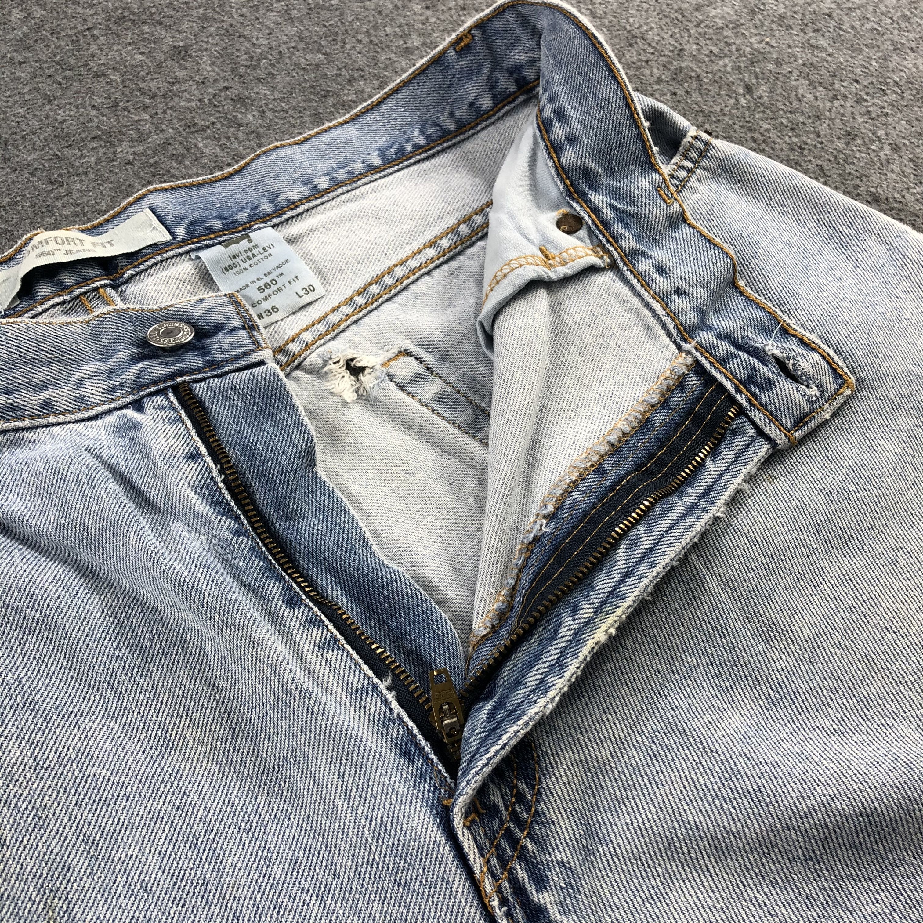Levi's Vintage Light Wash Levis 560 Jeans-J1871 Size US 35 - 10 Thumbnail