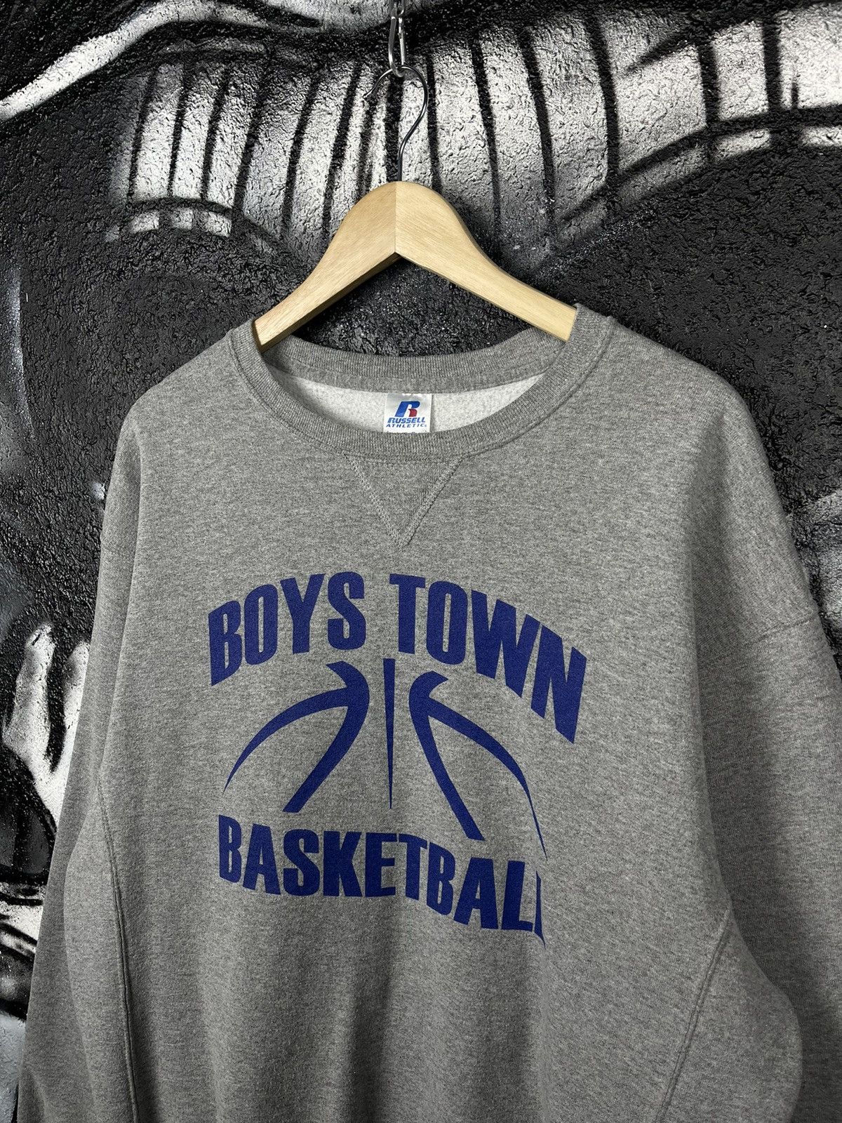NBA × Russell Athletic Russel Athletic Boys Town Basketball Sweatshirt Men’s Size L Size US L / EU 52-54 / 3 - 3 Thumbnail