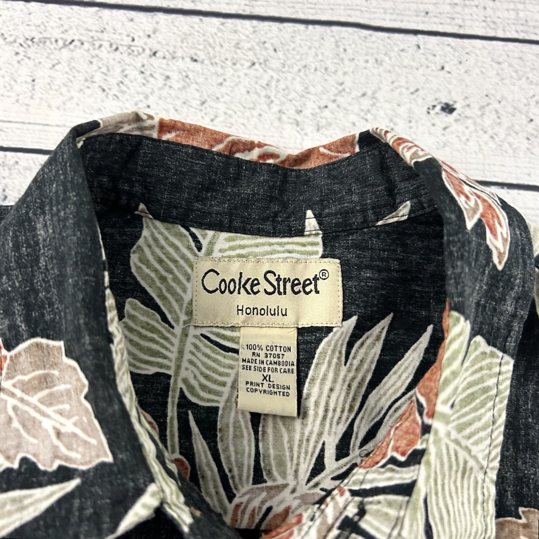 Vintage Cooke Street Hawaiian Floral Short Sleeve Button-Up Shirt Men's XL Black Size US XL / EU 56 / 4 - 2 Thumbnail