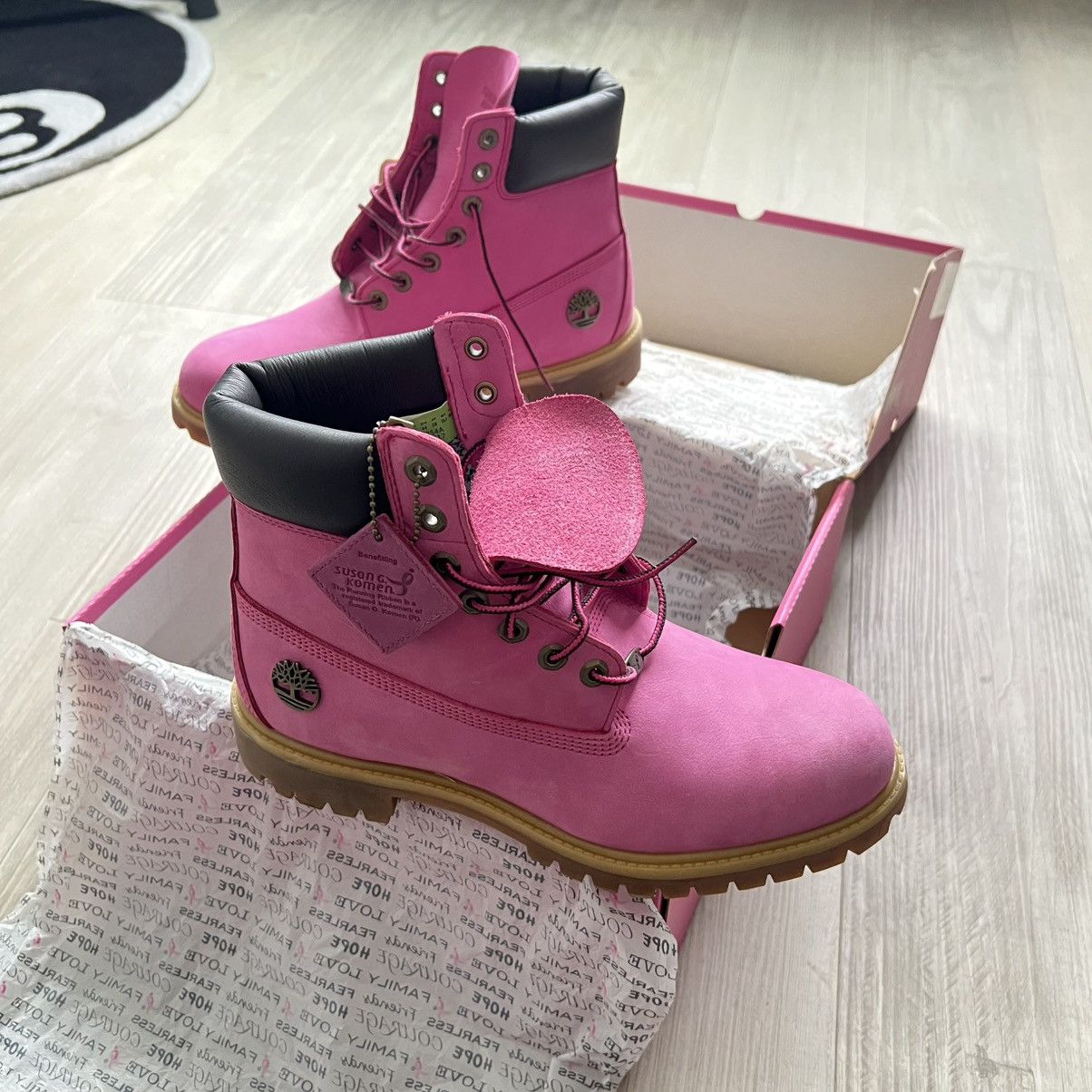 Timberland Timberland ‘Breast Cancer Awareness’ Boots Size US 10 / EU 43 - 2 Thumbnail