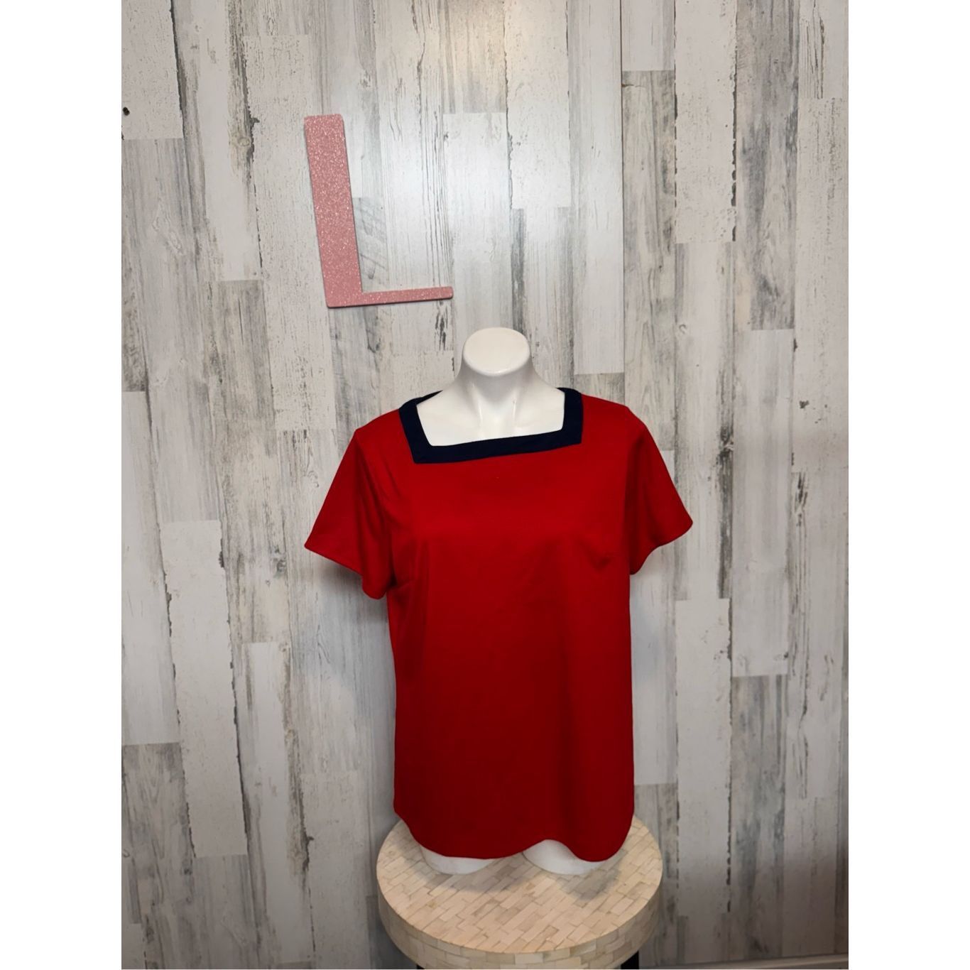 LIZ LISA Liz Claiborne Red Top with Navy Trim – Size L Size L / US 10 / IT 46 - 1 Thumbnail