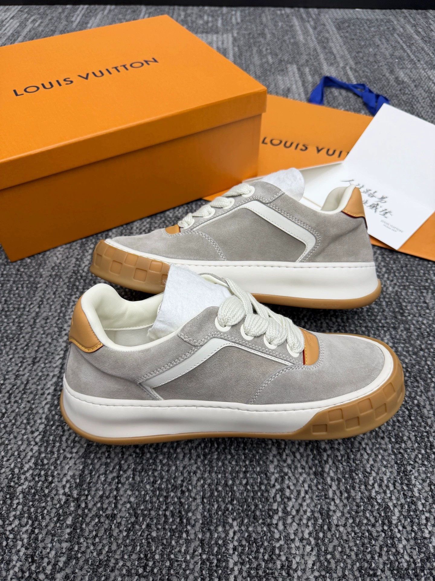 Louis Vuitton Louis Vuitton Tilted Suede Calfskin Sneaker 42 New Size US 9 / EU 42 - 4 Thumbnail