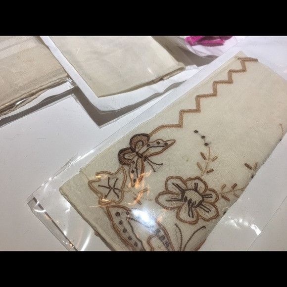 Vintage Vintage lot of six handkerchief, napkins & Scarves Size ONE SIZE - 6 Thumbnail