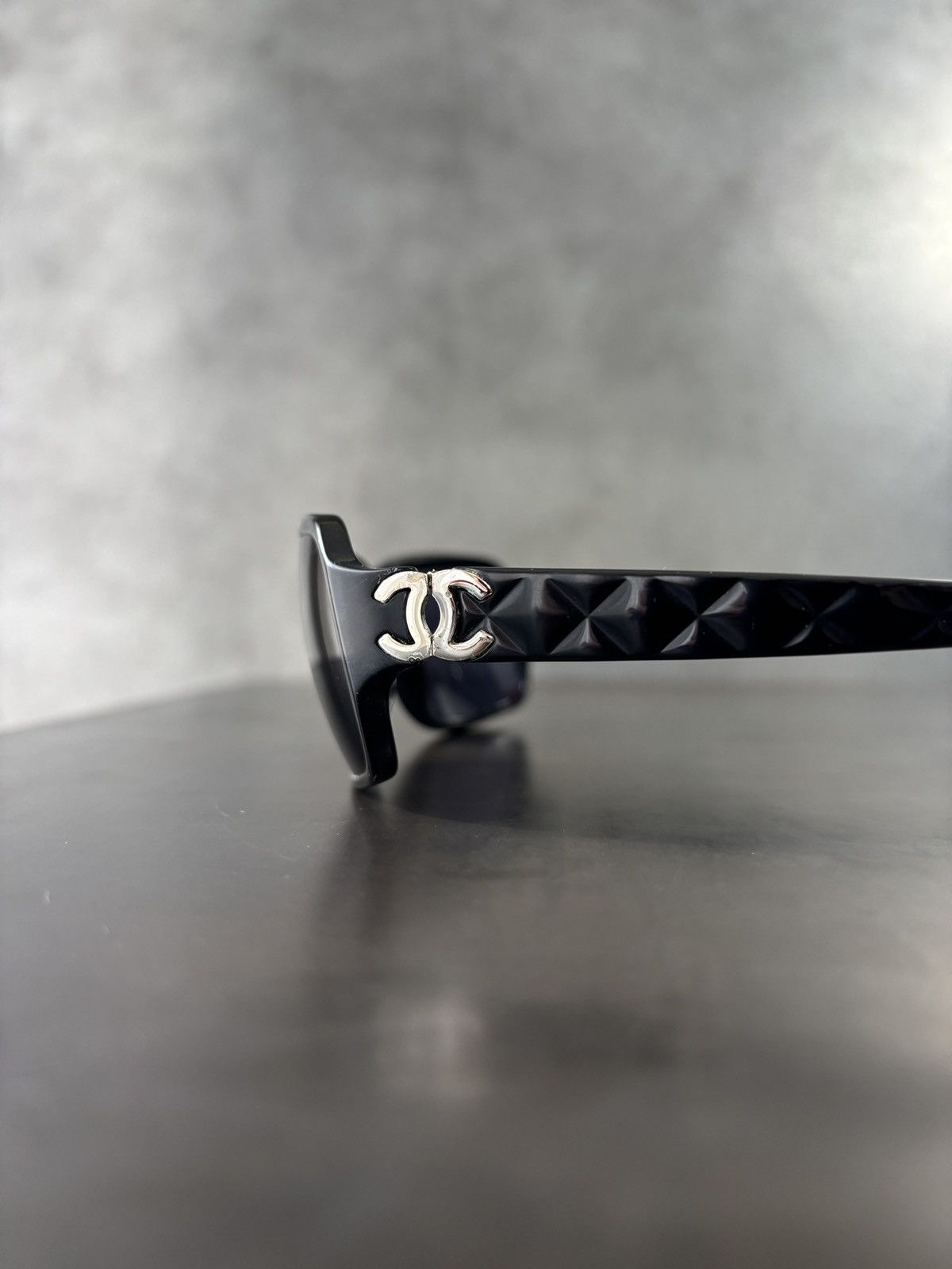 Chanel 2000s Vintage Chanel Sunglasses 5050 Y2K Quilted Double-C Size ONE SIZE - 9 Thumbnail
