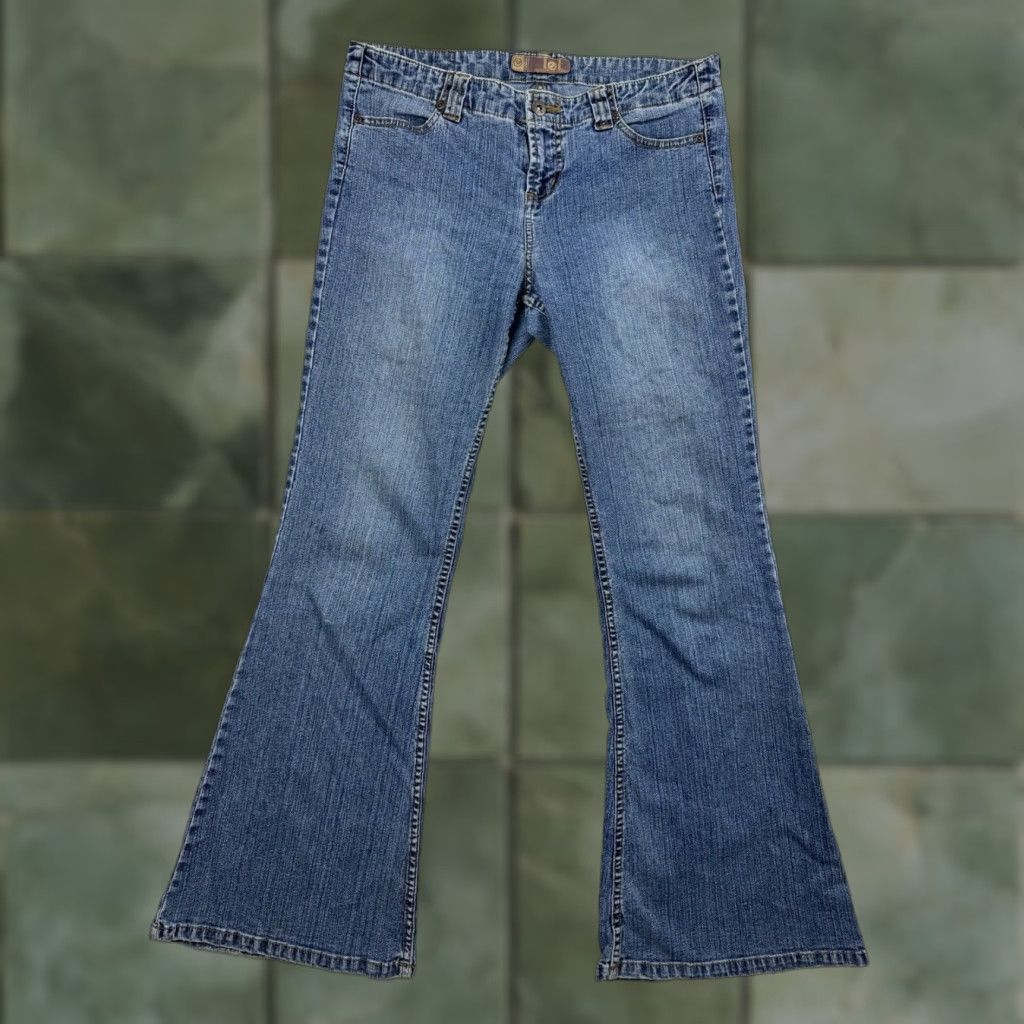 Vintage VINTAGE LEI Jeans Womens 11 Blue Flared Hipster Y2K Low Waist 2000s Jeans Girls Womens Size 32" / US 10 / IT 46 - 1 Thumbnail
