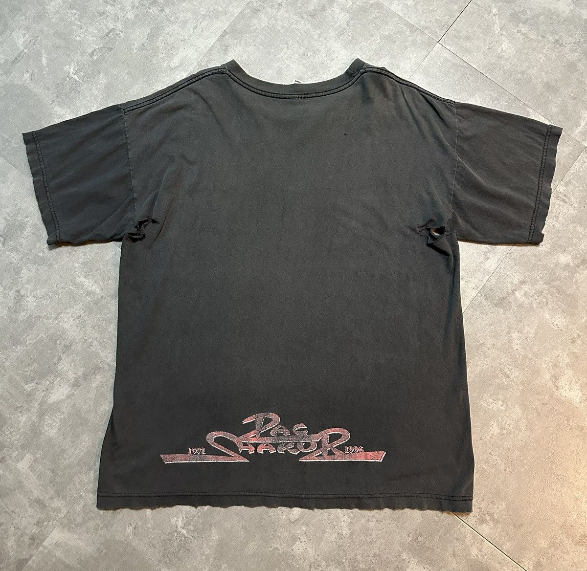 Vintage ULTRA RARE VINTAGE 90s 2Pac "2PAC 4ever" Tee Size US L / EU 52-54 / 3 - 2 Thumbnail