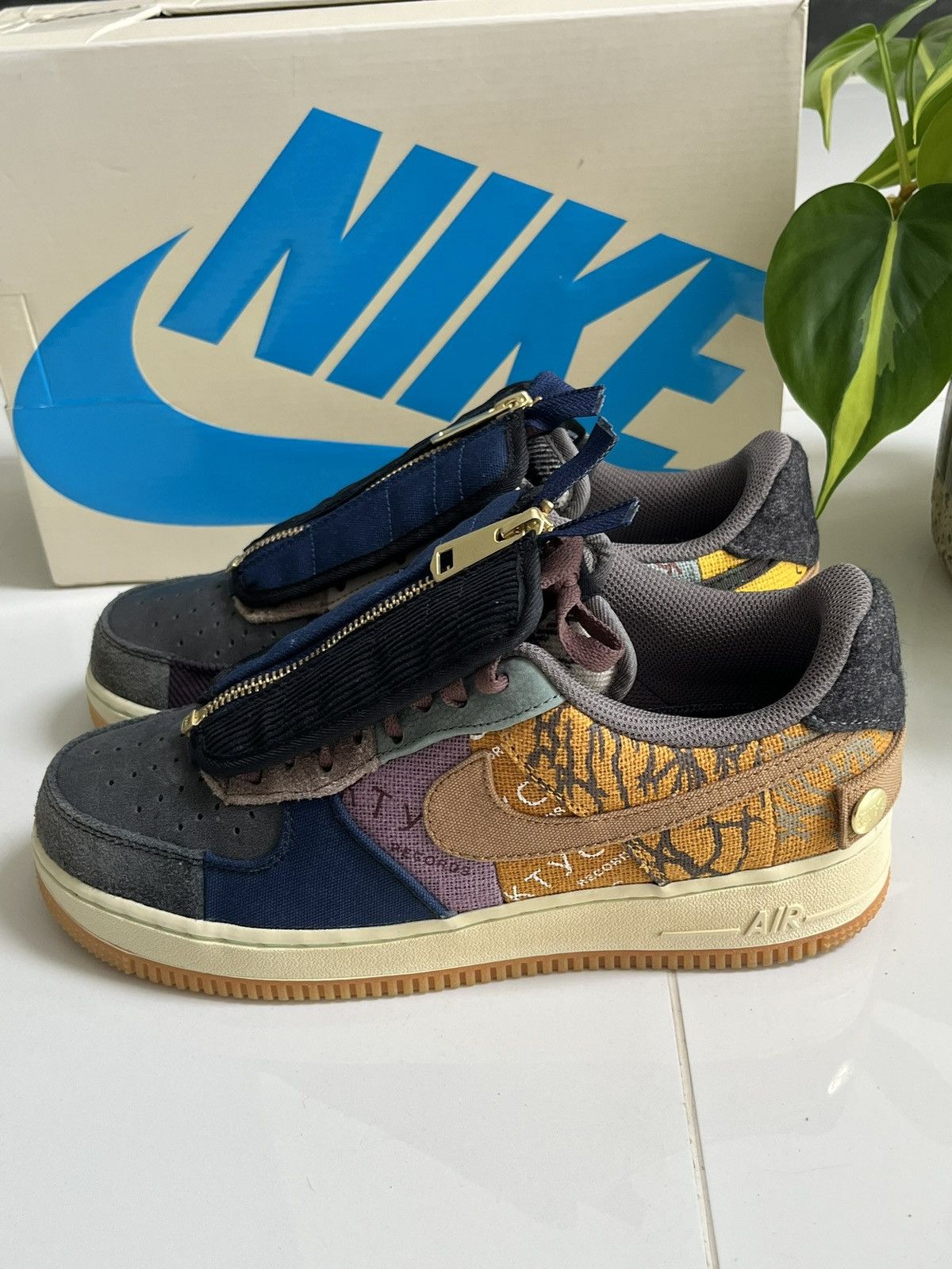 Nike × Travis Scott Nike Air Force 1 Low Travis Scott Cactus Jack Size US 8 / EU 41 - 3 Thumbnail
